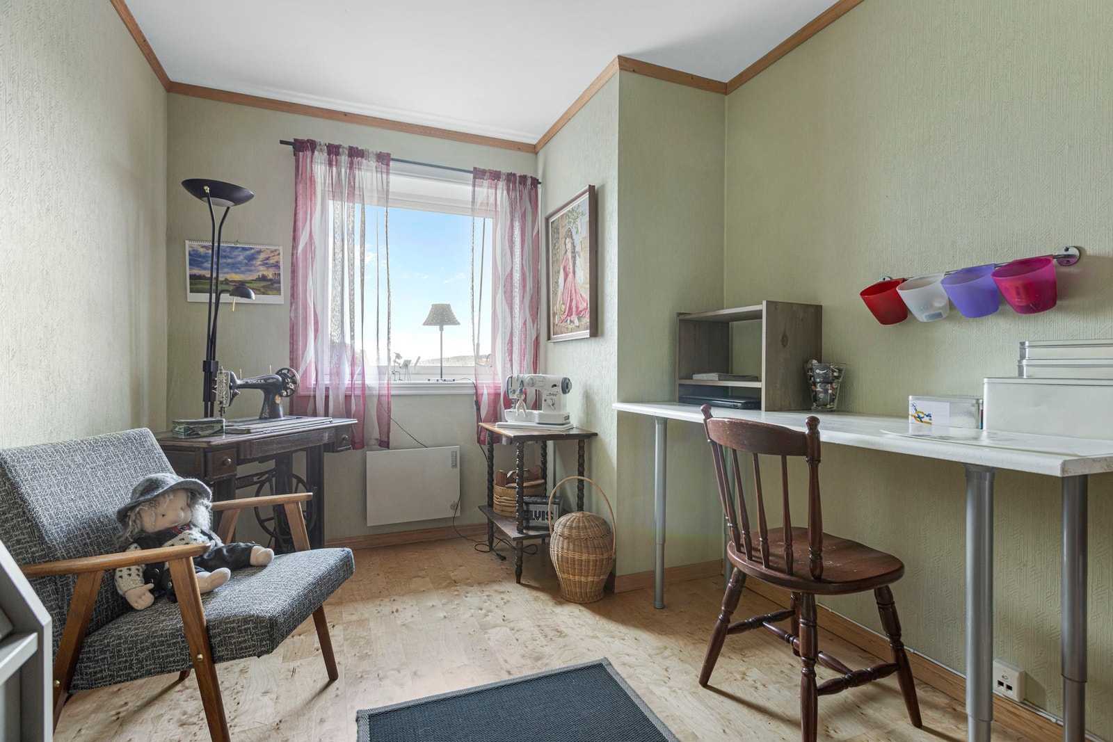 Soverom/hobbyrom - ca 11,5 kvm. I leiligheten er det to boder på til sammen ca 16,5 kvm, så det er godt med lagringsplass! Galleribilde