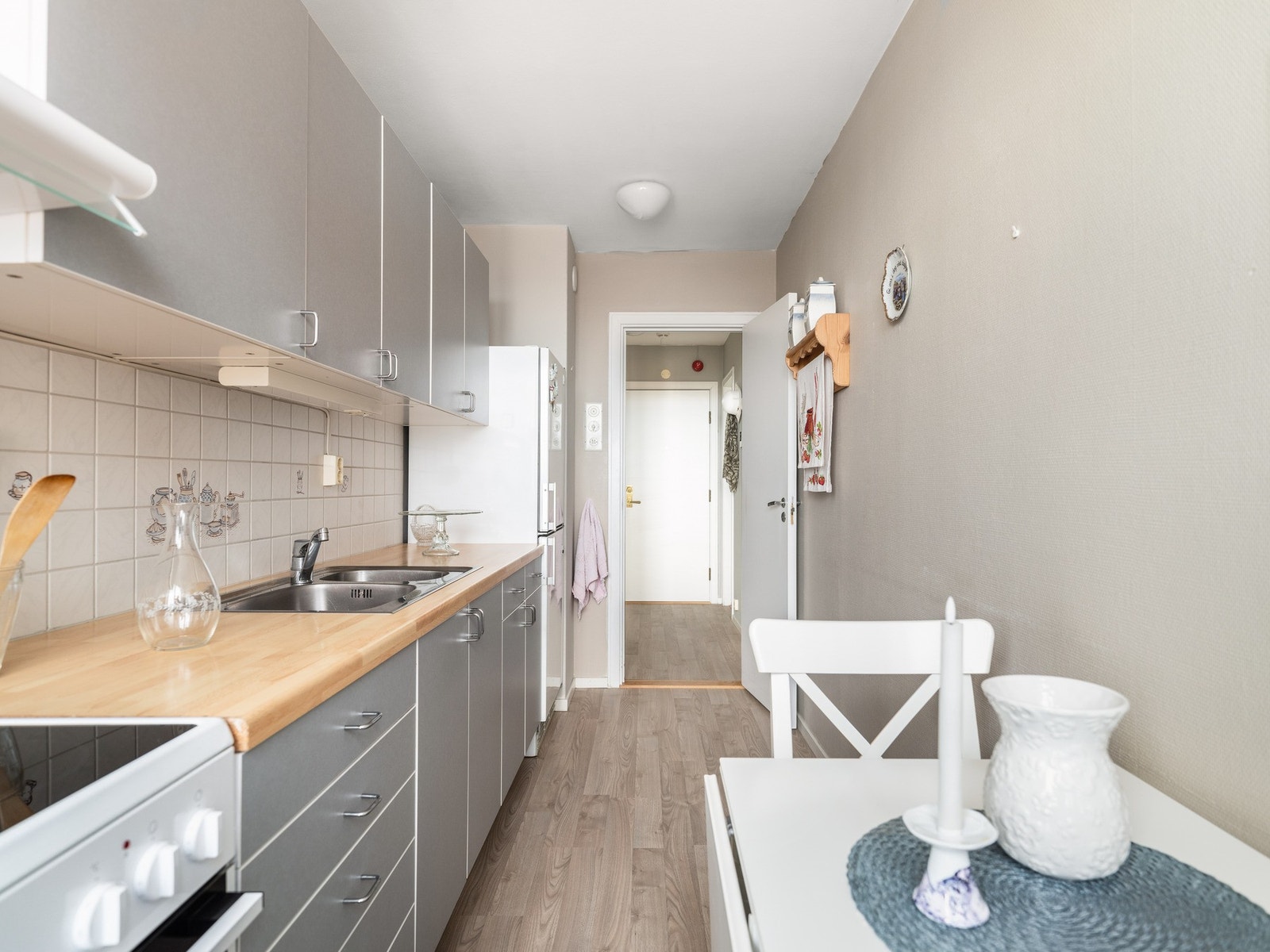 Det er også plass til et koselig frokostbord på kjøkkenet. Galleribilde