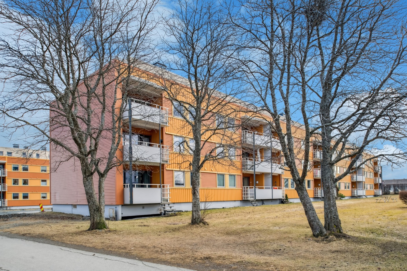 Direkte tilgang til tunet fra leiligheten. Galleribilde