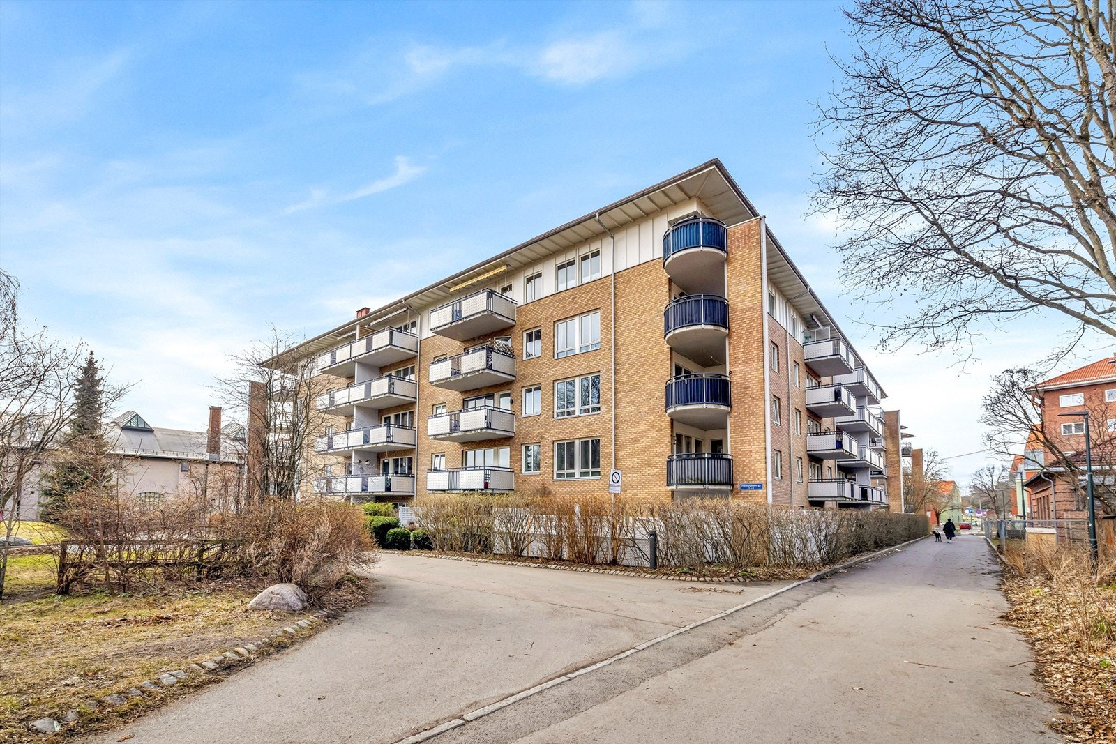 Treningssenteret Sats ligger i Trikkestallen rett ved leiligheten - Kort vei til knutepunkt for bussen på Sagene Galleribilde