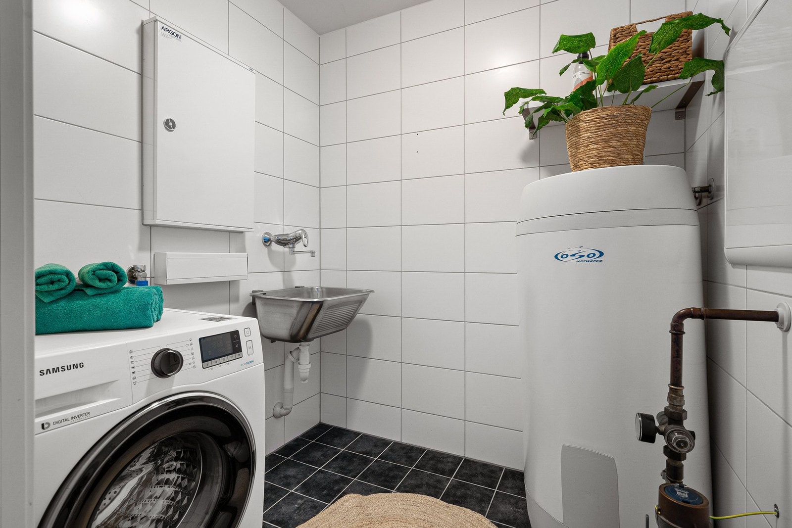 Praktisk vaskerom i 1. etasje. Tilstandsgrad 1 ble gitt fra takstmann. Galleribilde