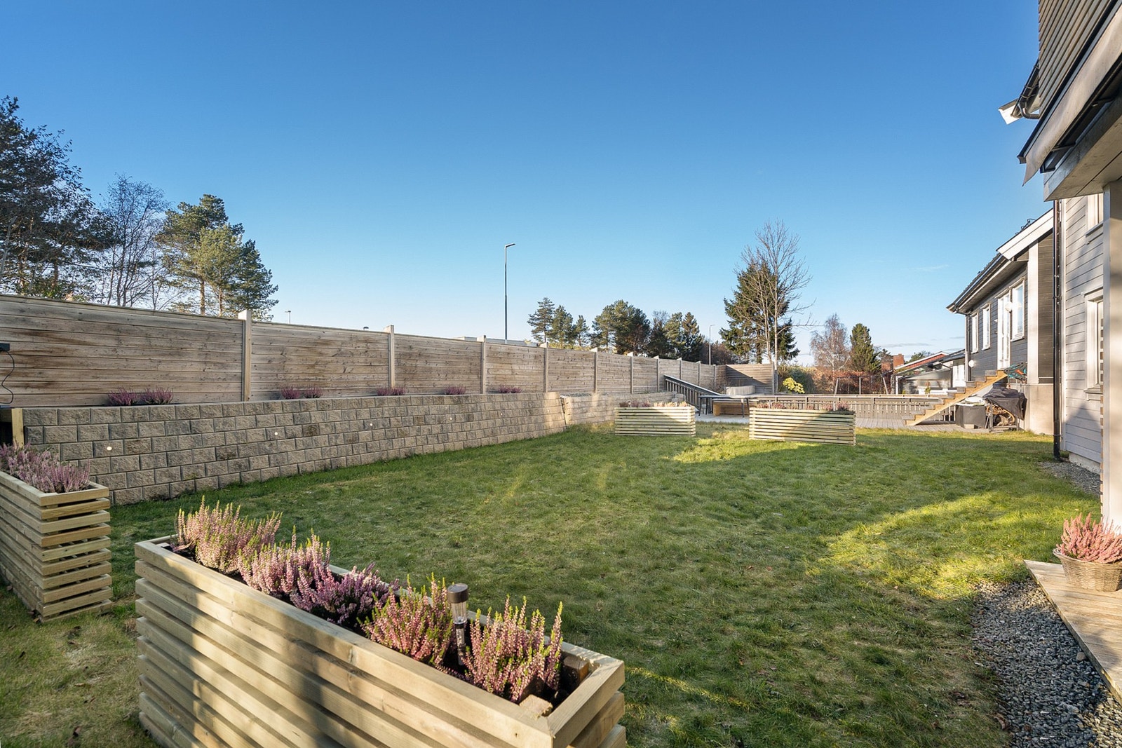 Eiendommen har også en flott hage med fine solforhold. Galleribilde