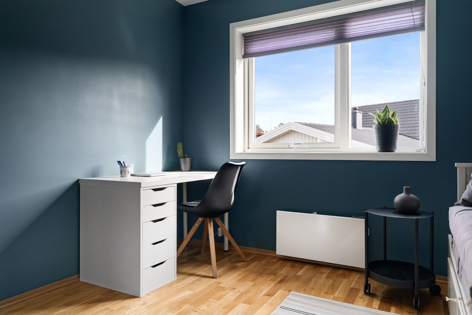 Alle soverommene har godt med plass for dobbeltseng og tilhørende møblement. Galleribilde