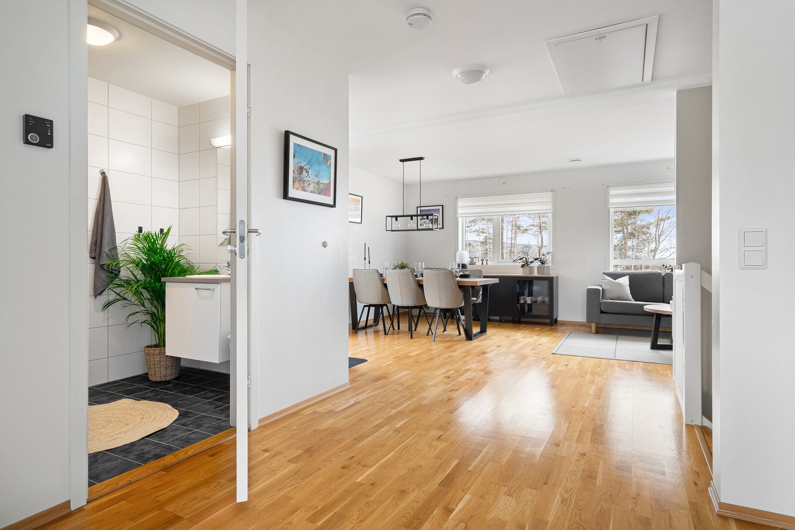 Boligen har balansert ventilasjon med varmegjenvinning som gir et godt inneklima. Galleribilde