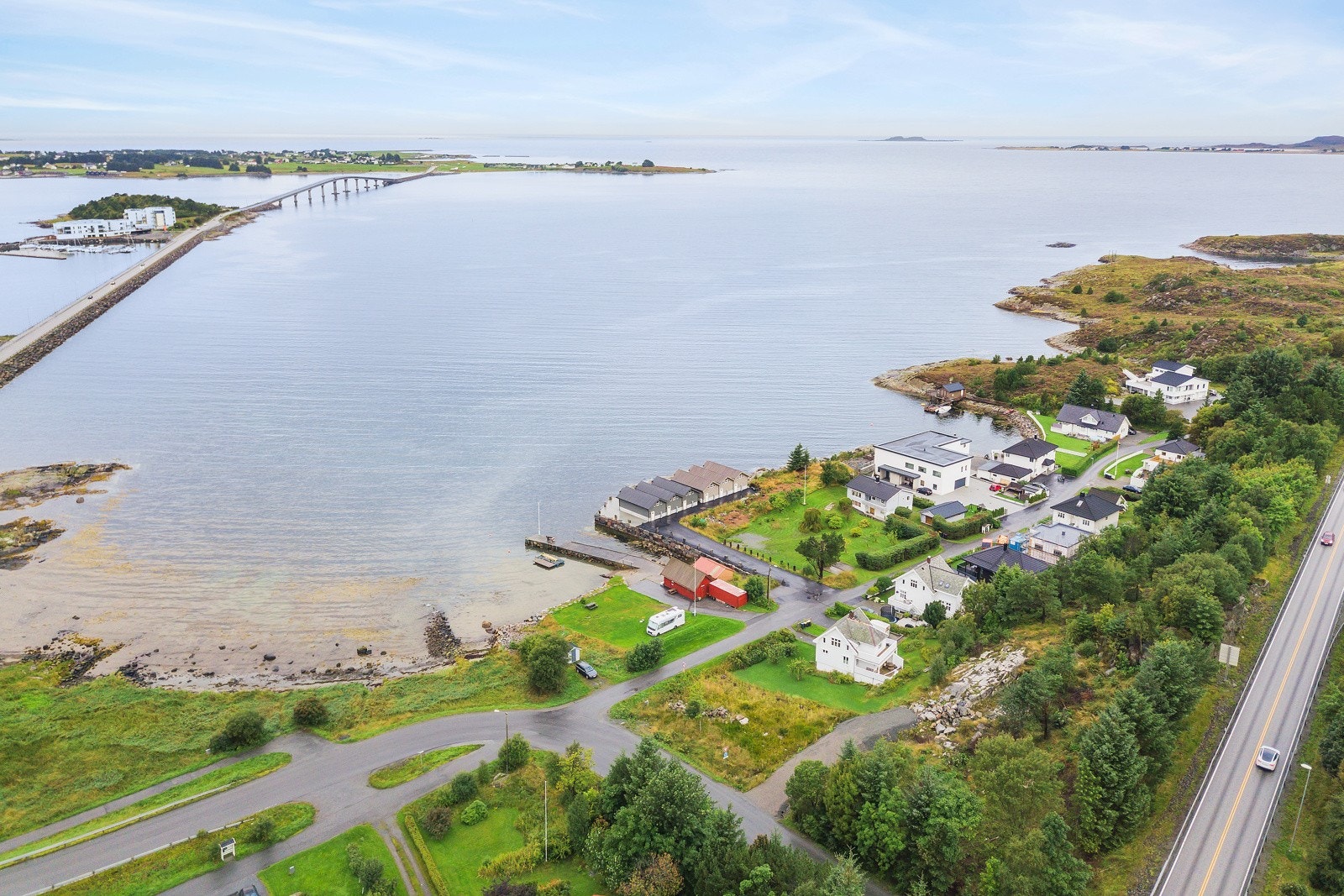 Proaktiv Eiendomsmegling v/ Jon Kristian Valderhaug Røsok har gleden av å presentere denne boligtomten i Ytterlandsvika. Galleribilde