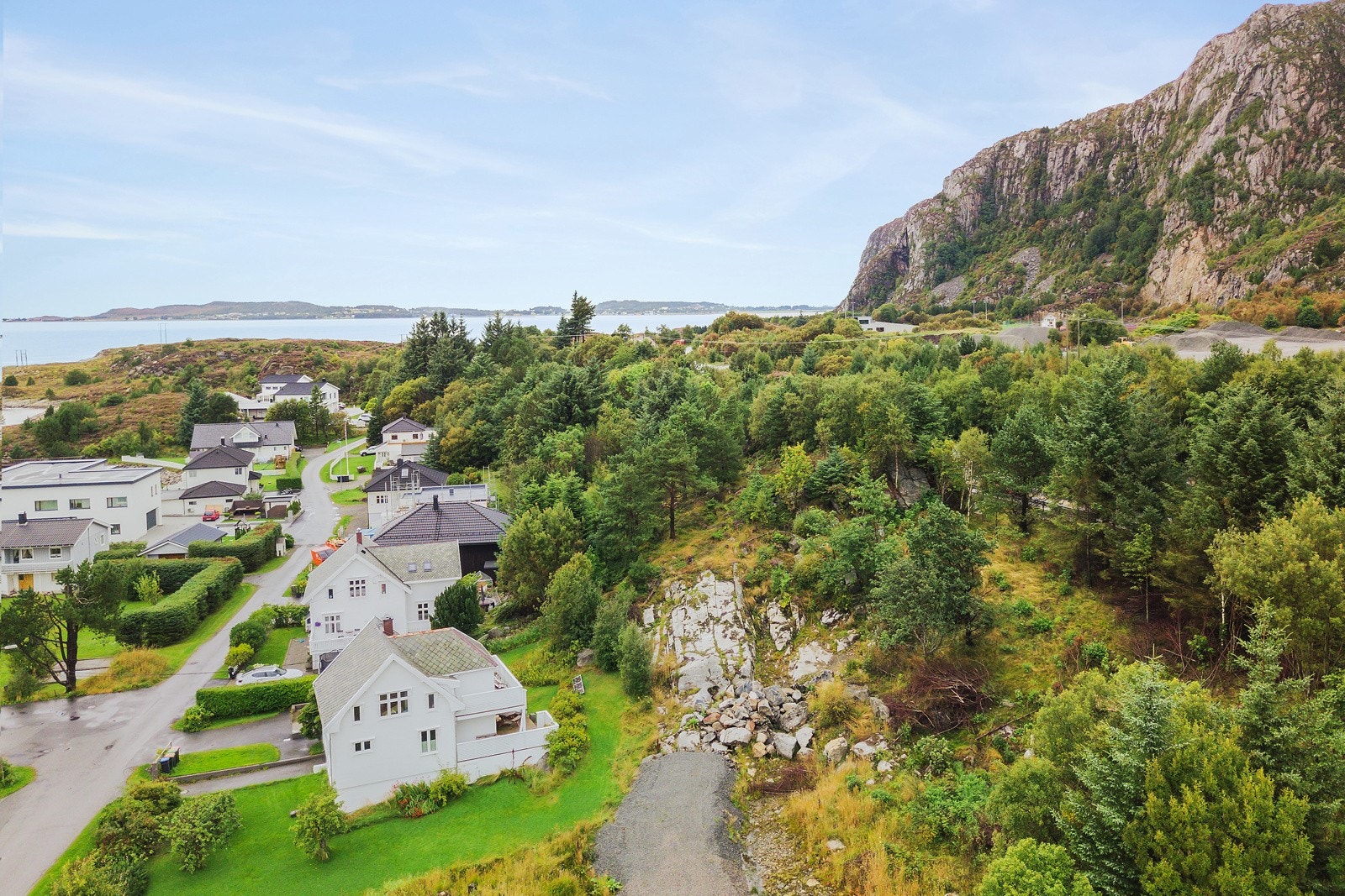 Boligtomten har en utnyttelse på hele 35% BYA. Galleribilde