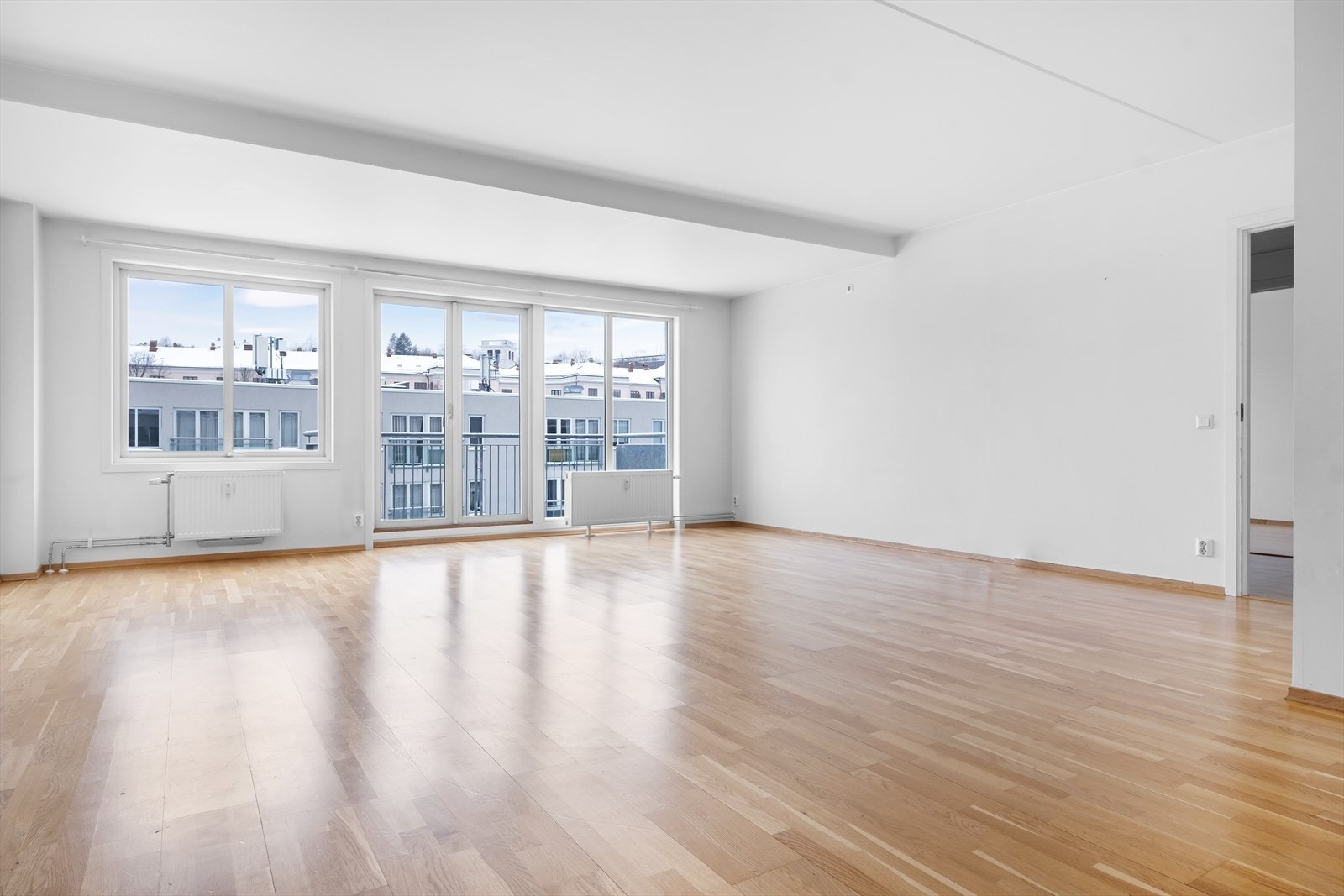 I stuen er det godt med plass til sosiale sammenkomster. Galleribilde