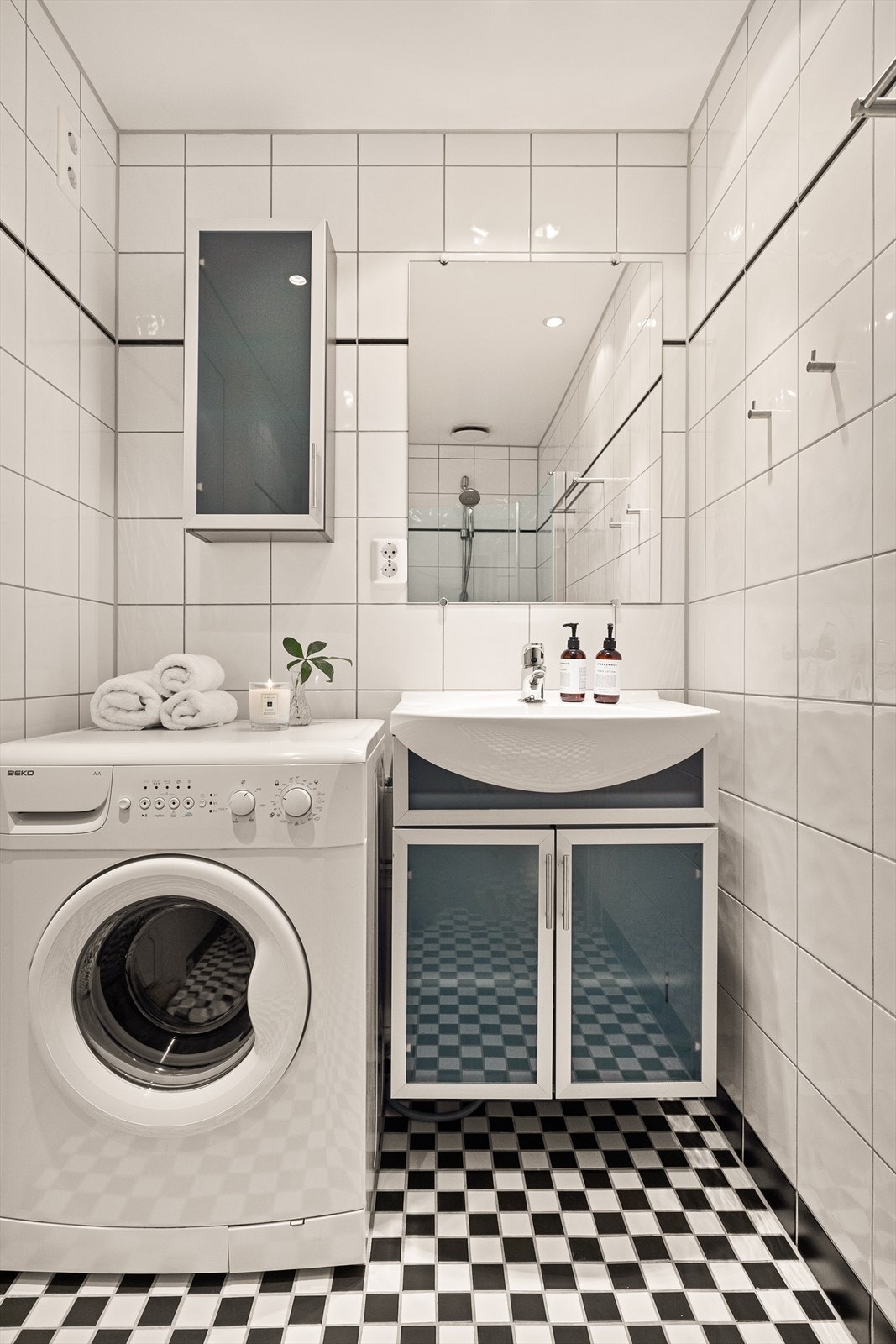 Bad fra 2003 med opplegg for vaskemaskin Galleribilde