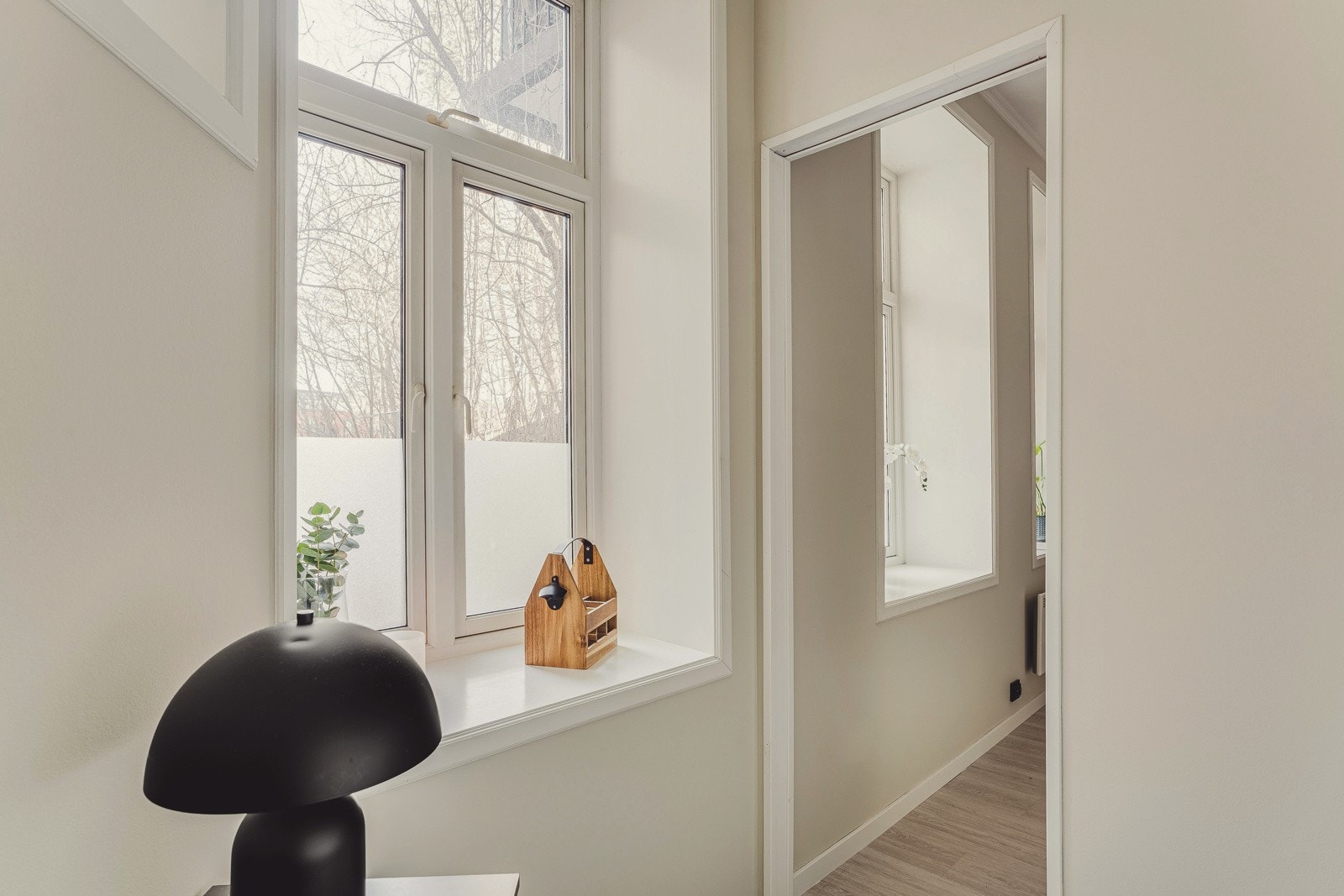 Soverommet er vendt mot den rolige bakgården, så her ligger alt til rette for en god natts søvn. Galleribilde