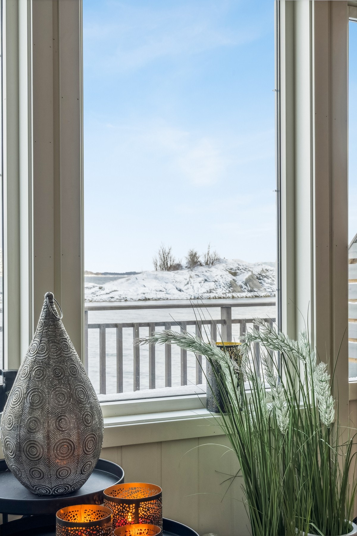 Utsikt fra stuevindu. Galleribilde