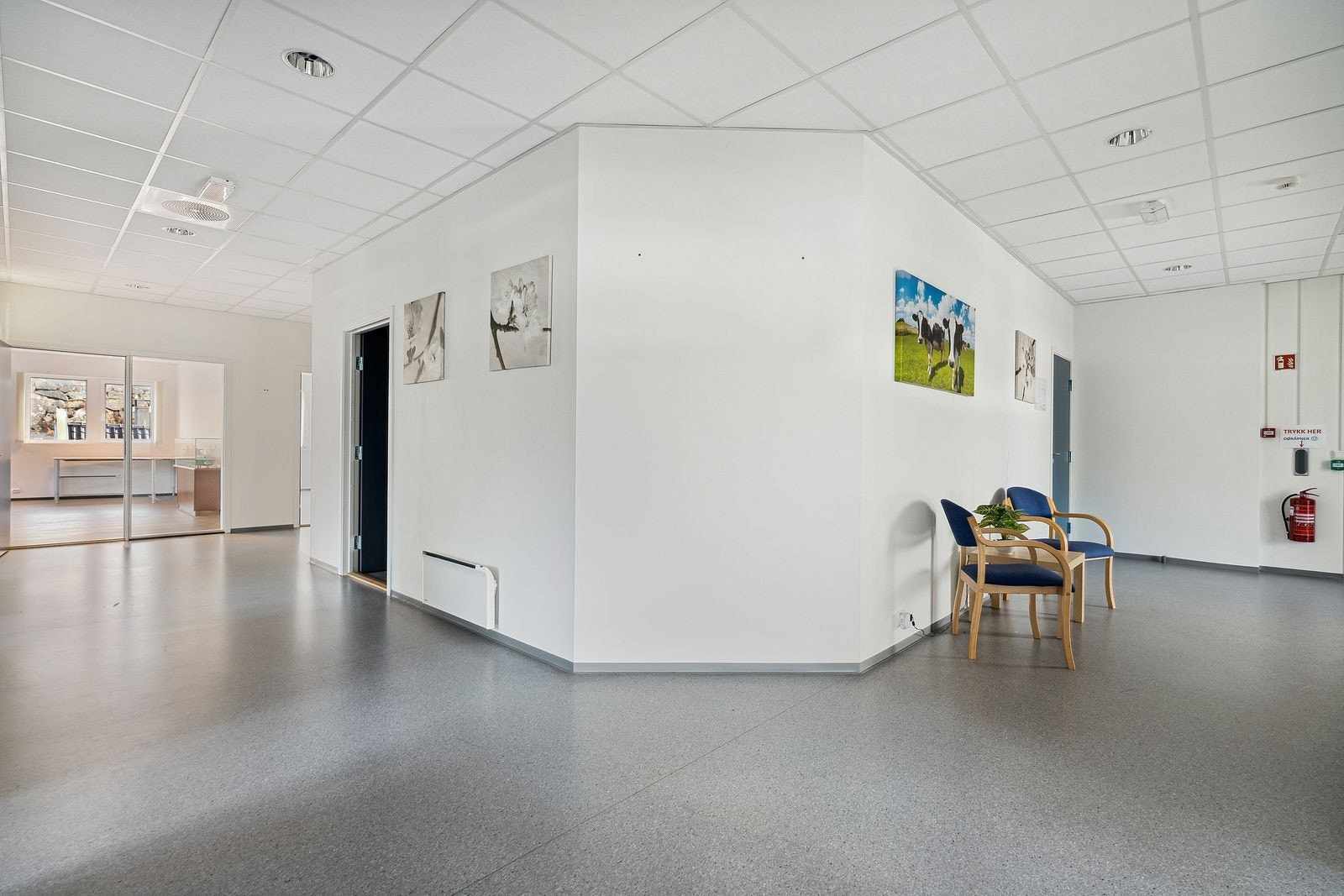 Gang med kontorer vendt mot i all hovedsak Strandgaten, men det er også noen kontormulighet vendt mot sjøsiden. Galleribilde