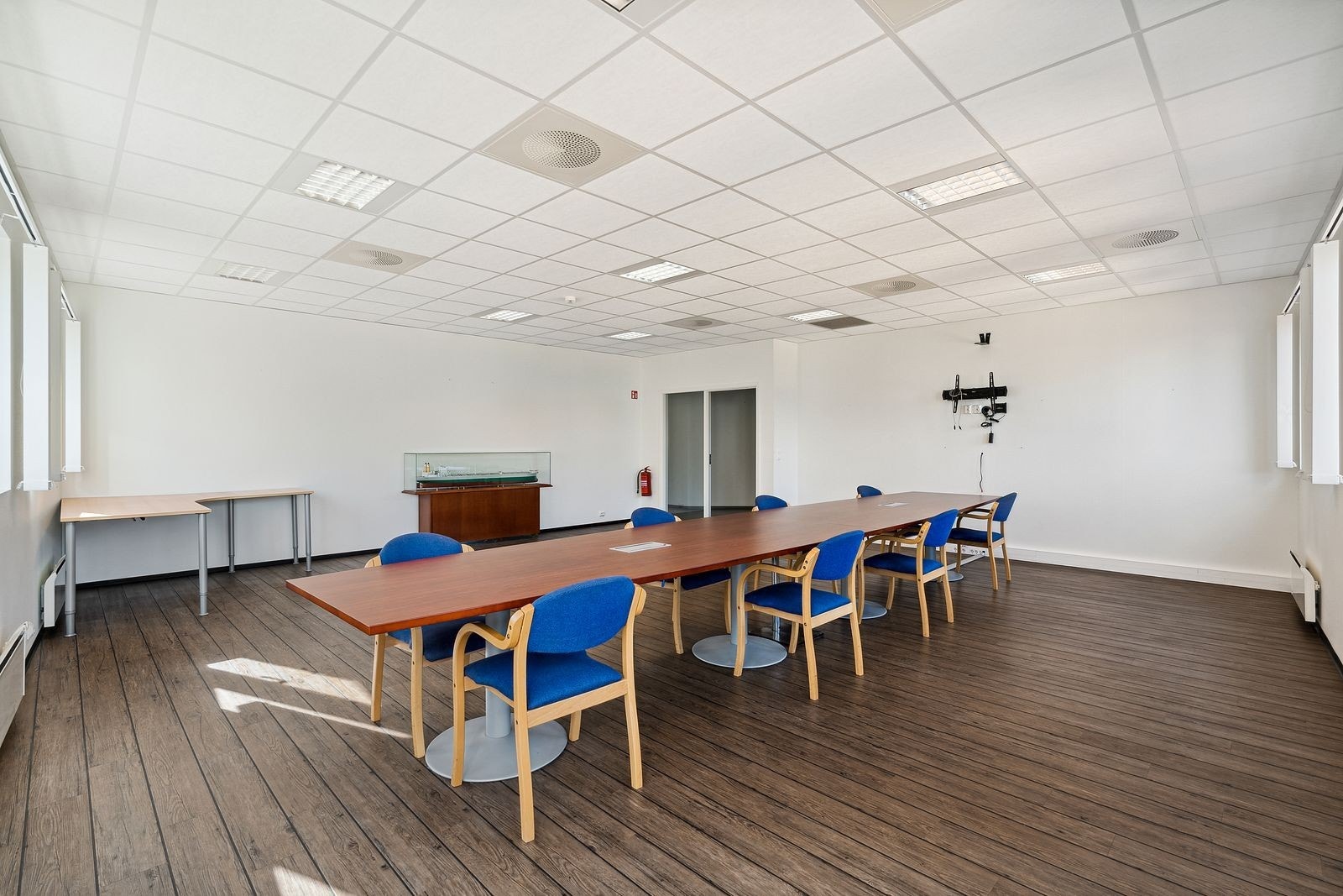 Mulighet til å lage det til et multirom med sosial gruppe showroom etc Galleribilde