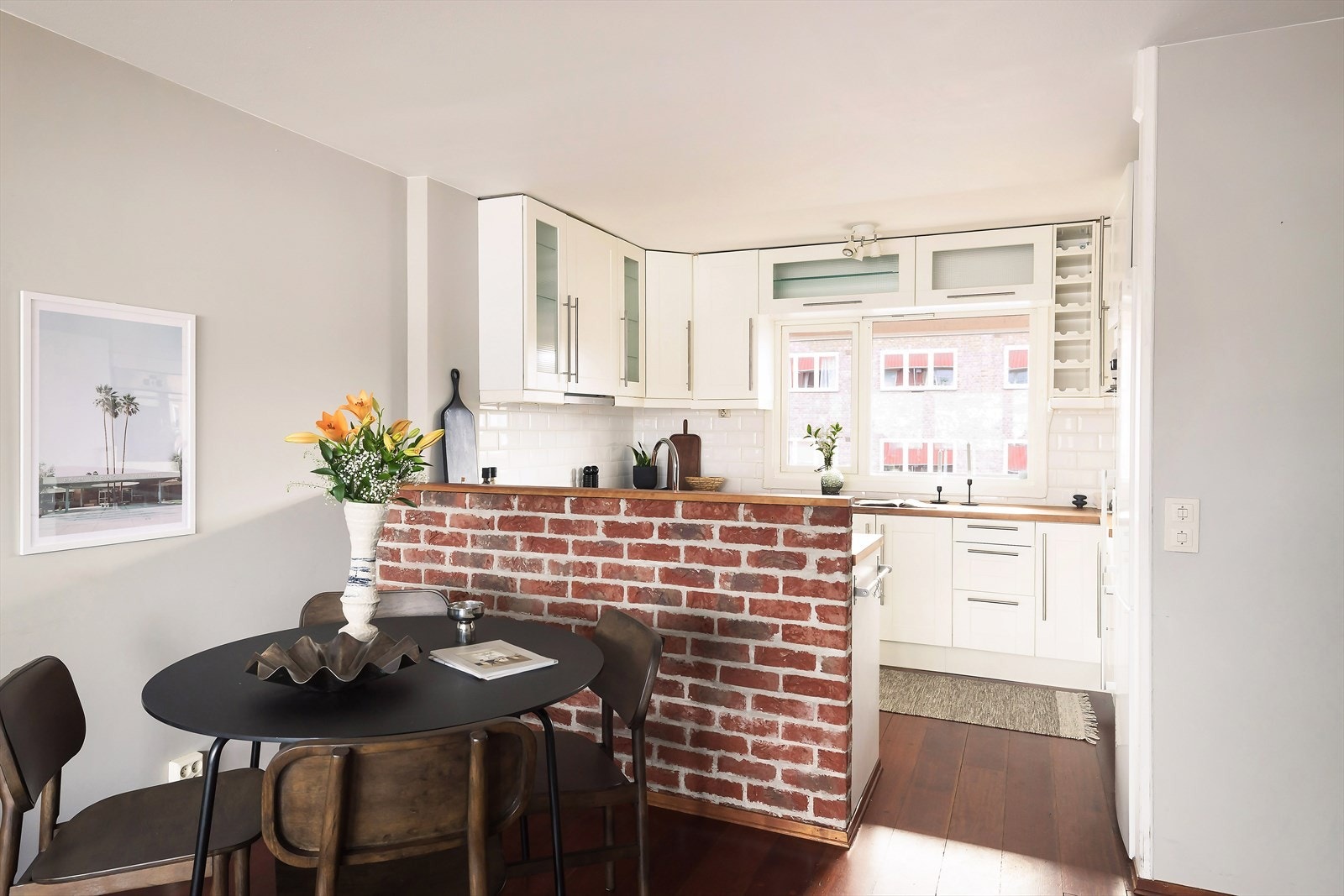 I andre delen av rommet ligger kjøkkenet. Galleribilde