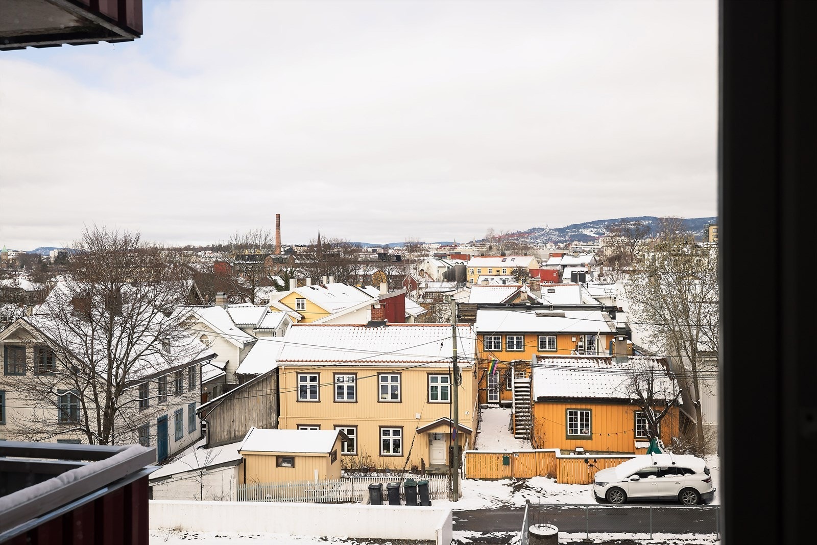 Fin utsikt over den sjarmerende trehusbebyggelsen på Rodeløkka og byen. Galleribilde