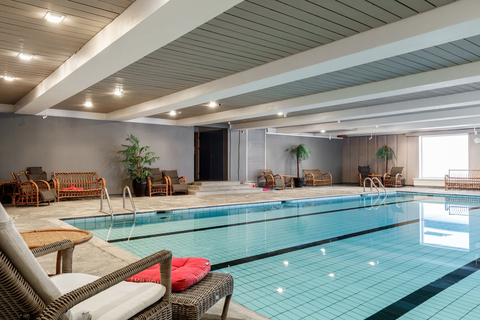 Med leiligheten følger tilgang til en rekke fine fellesfasiliteter, deriblant et stort svømmebasseng. Galleribilde