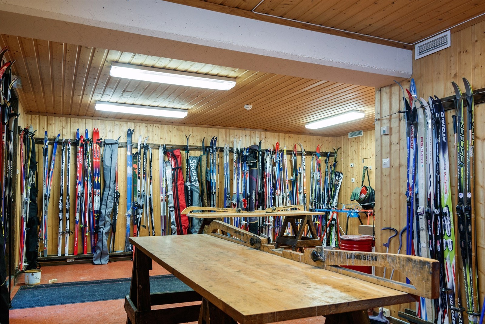 Felles skistall med preppe-mulighet. Galleribilde