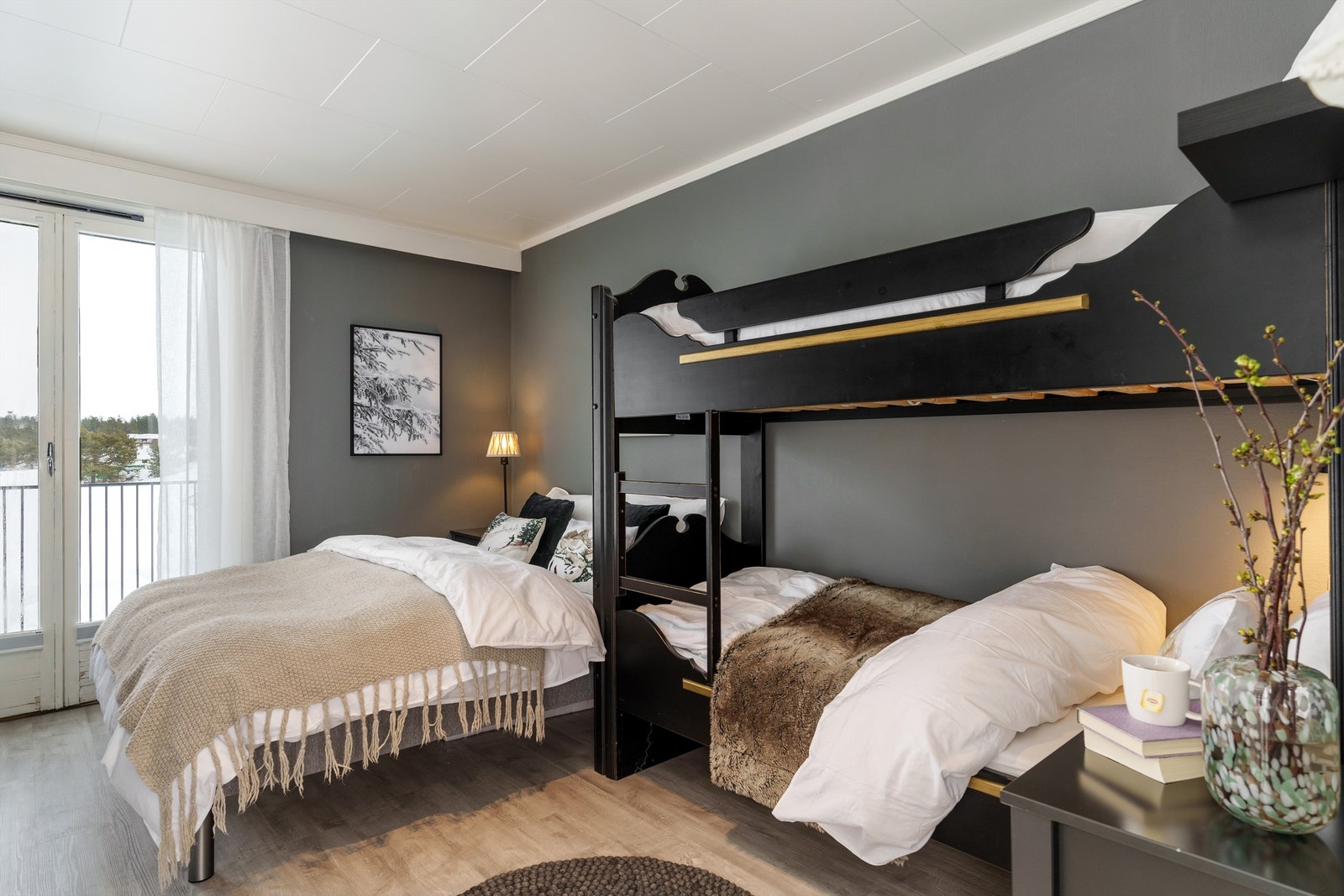 Soverommet er på hele 12 kvm. og har i likhet med stuen fransk balkong. Galleribilde