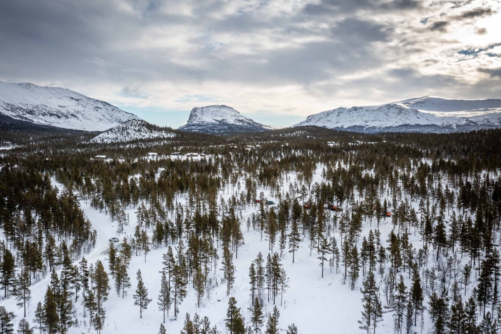 Dronefoto over hyttefeltet mot
Griningsdalskampen Galleribilde
