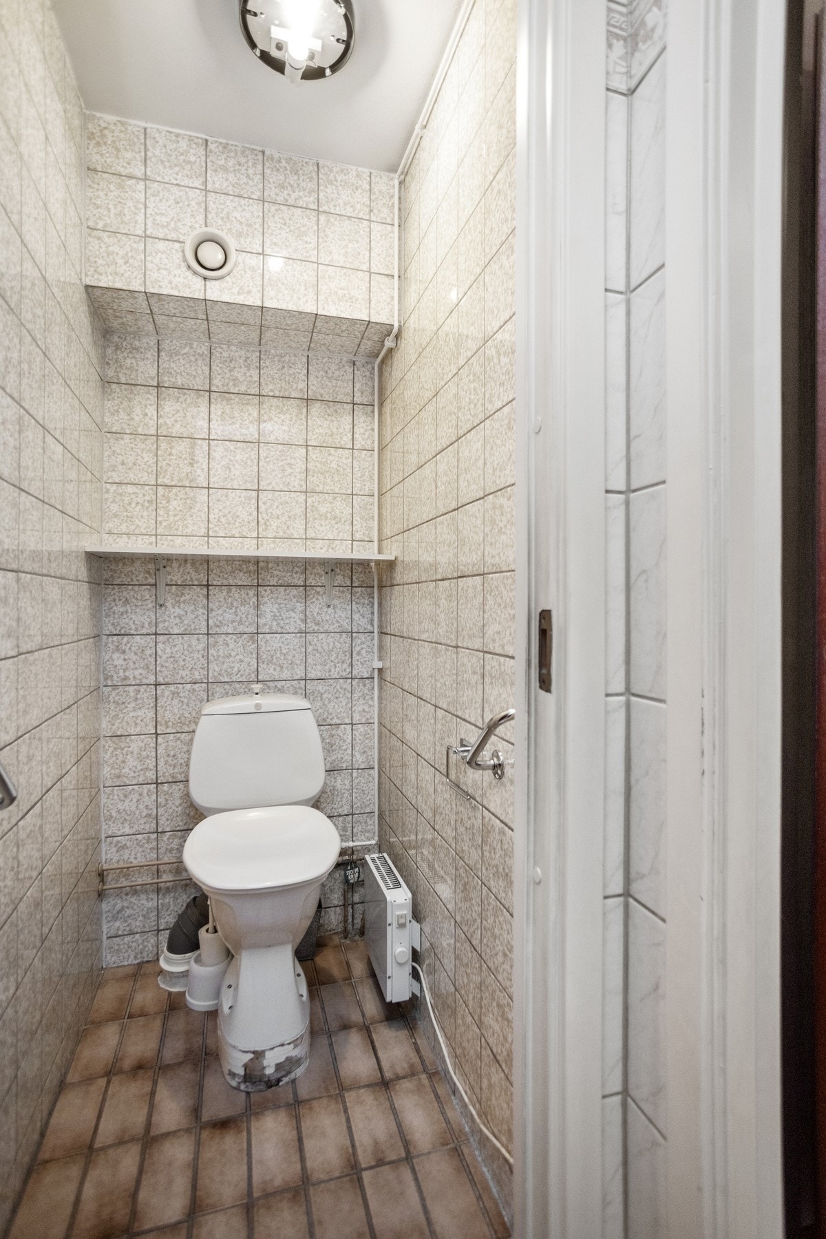 Eget toalettrom ved siden av badet. Galleribilde