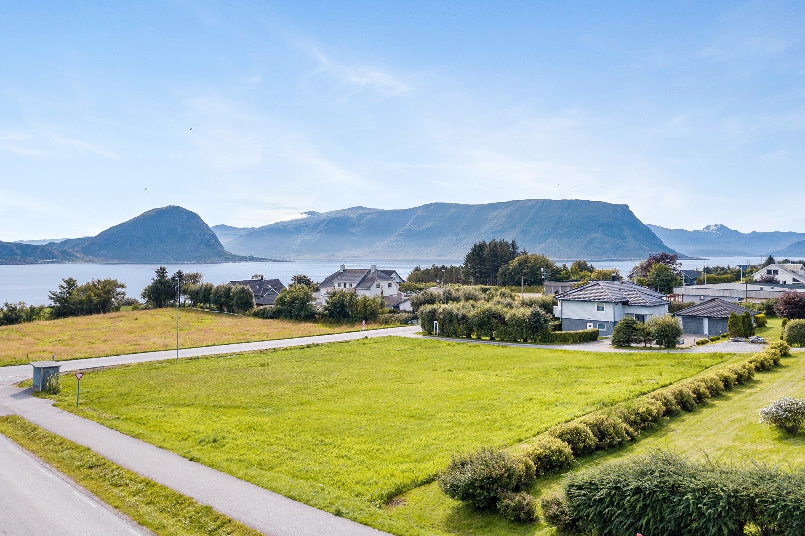 Fantastisk utsikt mot havet, Sukkertoppen og Ålesund. Galleribilde