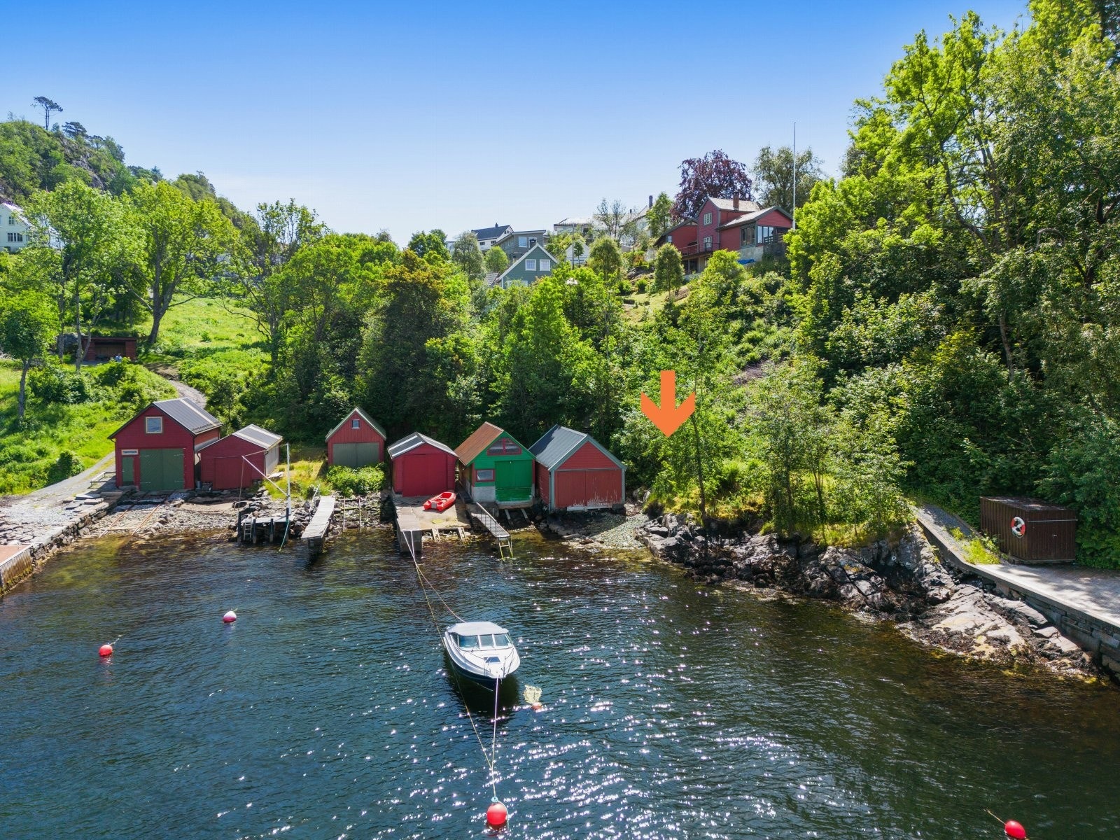 Idylliske Leirvika Galleribilde