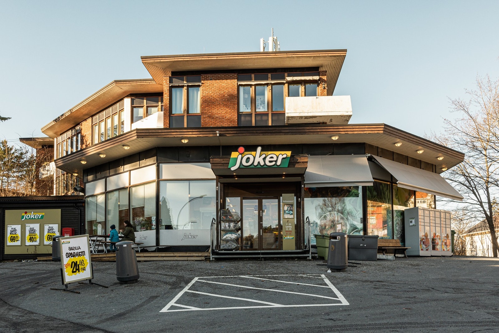 Nærmeste dagligvare - Joker - finner du kun 550m unna. Galleribilde