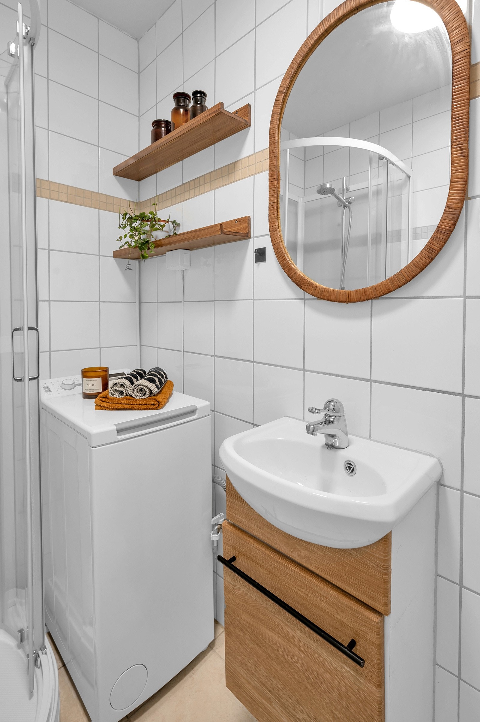 Bad med opplegg for vaskemaskin Galleribilde