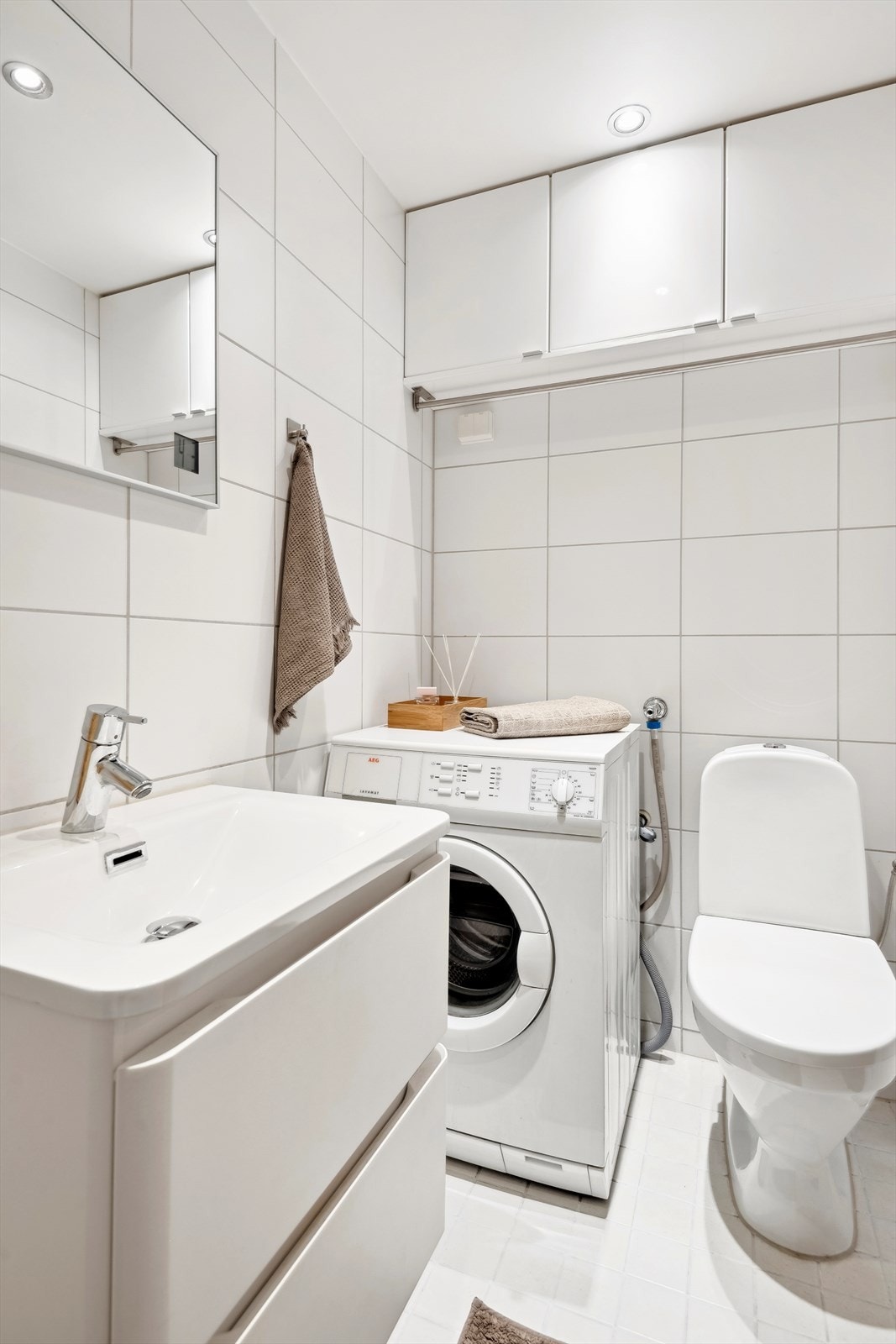 I følge tidligere salgsoppgave ble badet sist pusset opp i 2005/2006. Vaskemaskinen medfølger. Galleribilde