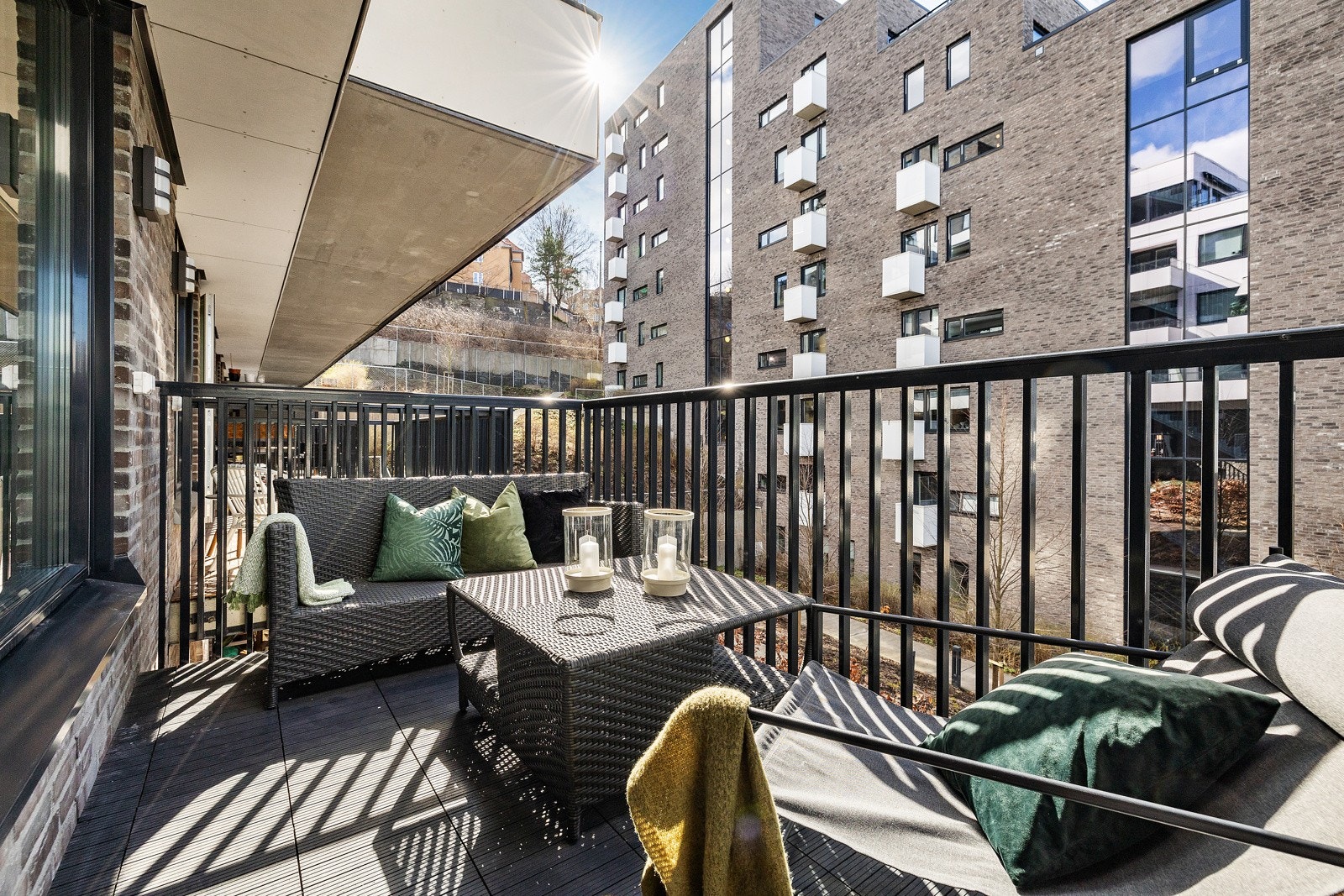 God plass til sittegruppe og grill. Galleribilde