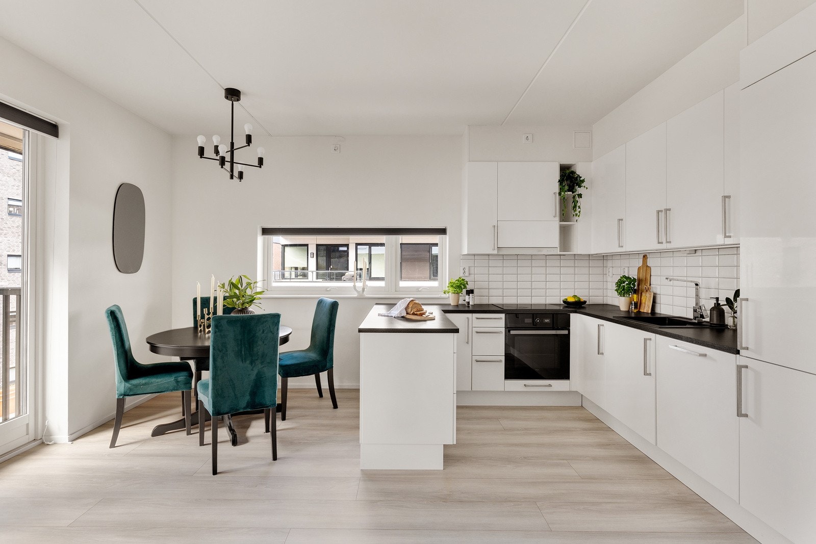 En nydelig 3-roms leilighet med praktisk og fin beliggenhet i 2.etasje. Galleribilde