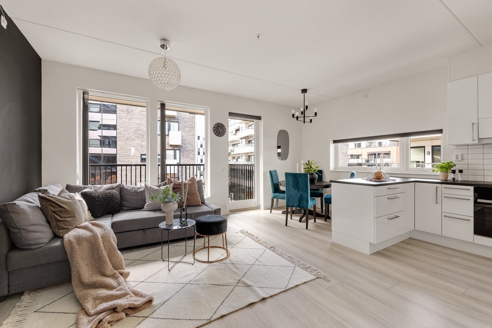 Velkommen til Freserveien 19! Presentert av Daria Z. Dymarska og Line S. Johansson i EIE Ensjø! Galleribilde