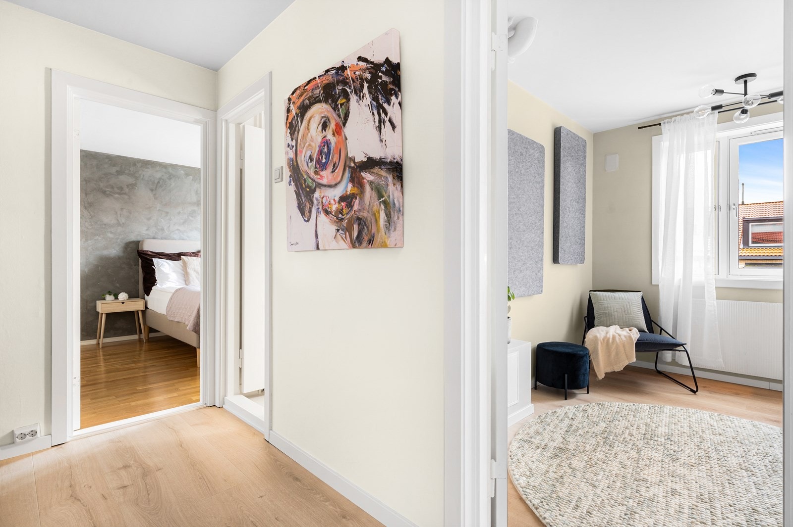 Fin entrè med nytt laminatgulv. Galleribilde