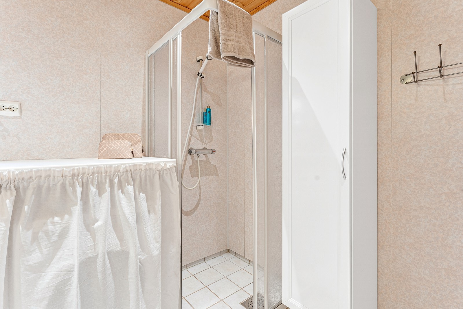 Det er gulvvarme her på badet og ikke minst i hele 1.etasje. Galleribilde