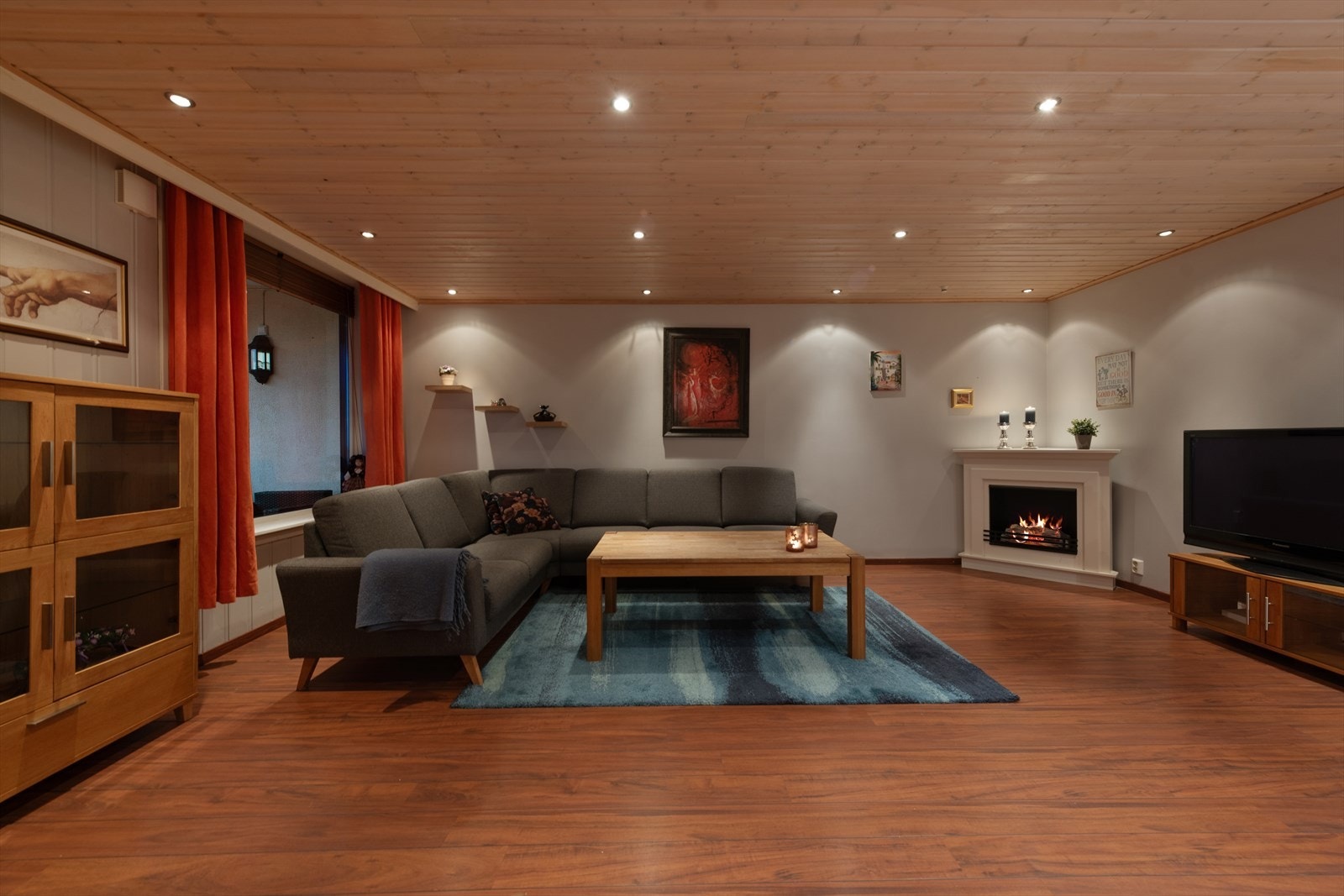 Ravnkollbakken 58 er en familievennlig 4-roms leilighet beliggende på Romsås. Galleribilde