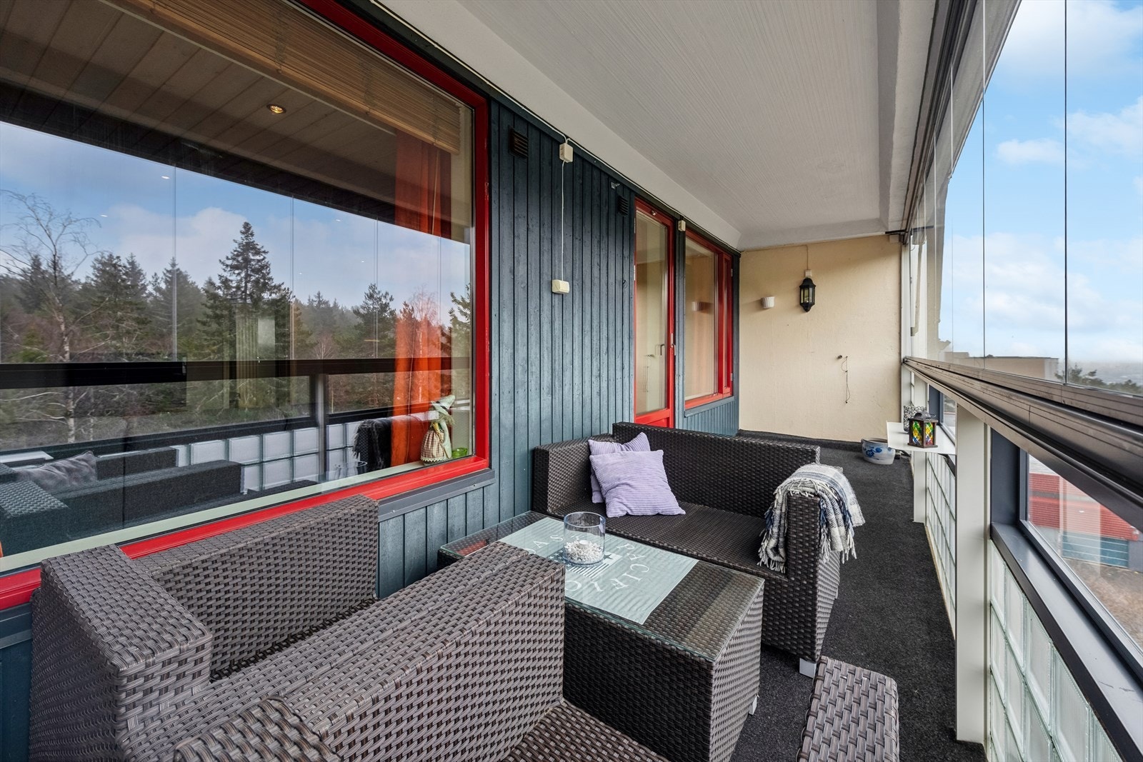 Det er gode møbleringsmuligheter med todelt sone i hver sin ende. Galleribilde