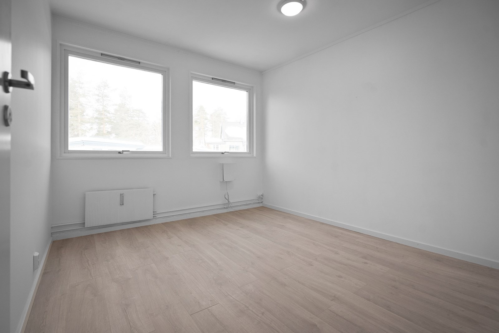 Leiligheten inneholder 2 soverom som begge vender mot rolige fellesarealer uten biltrafikk. Galleribilde