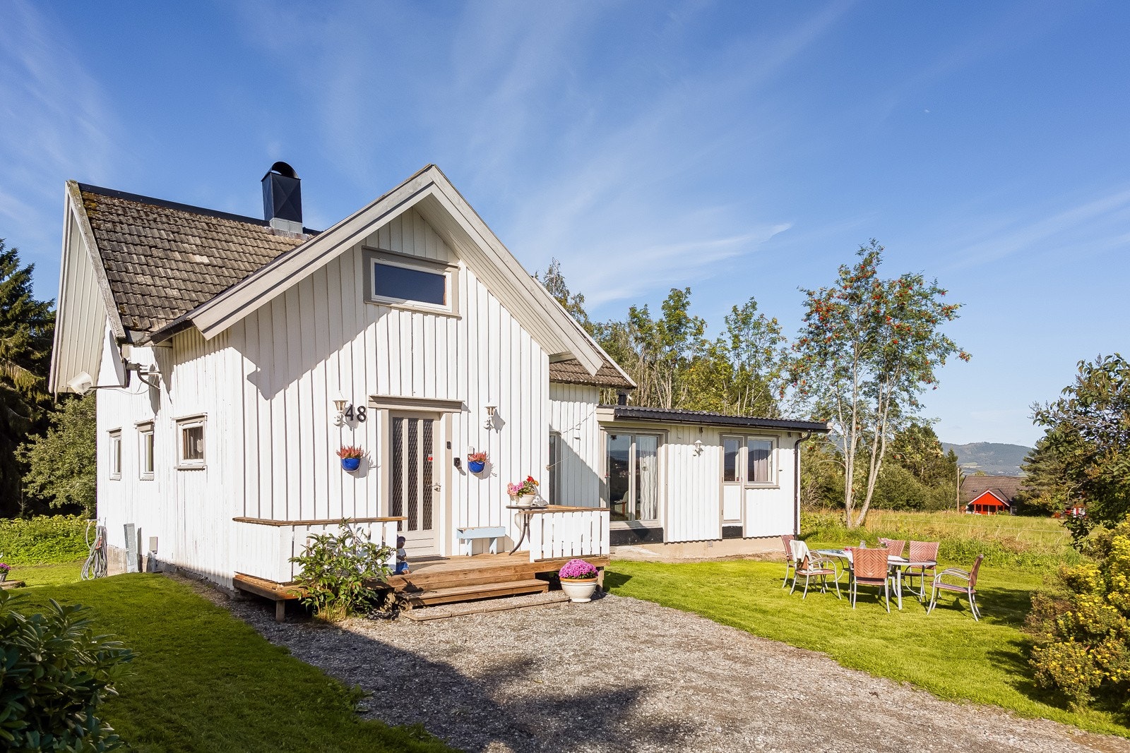 I 1994 ble boligen utvidet med et tilbygg som tilførte ekstra stue, soverom, bad og wc. Galleribilde