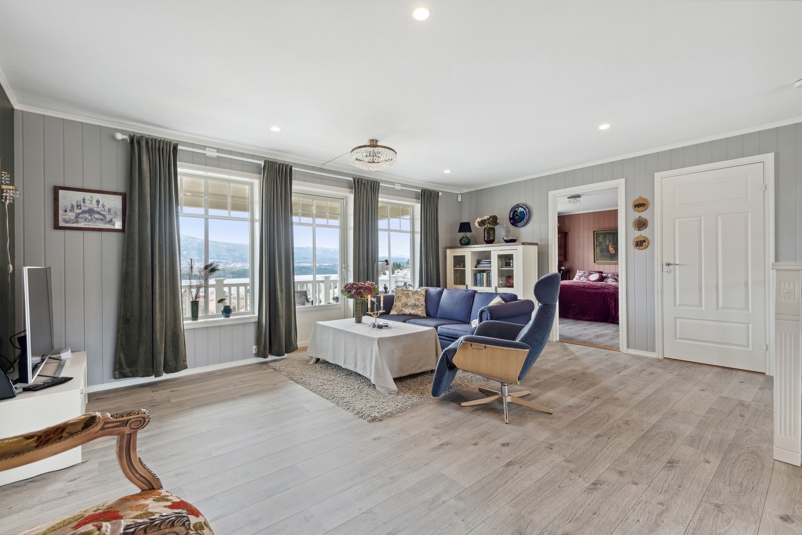 Stuen i 2.etg har verandadør ut. Galleribilde