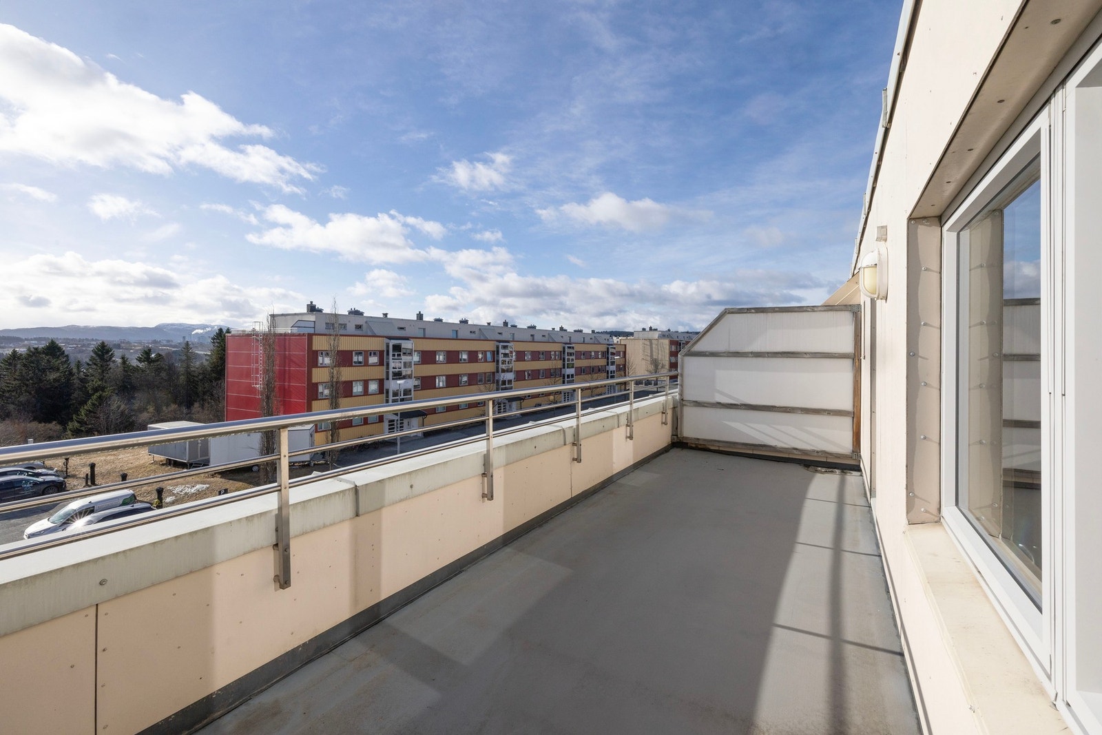 Takterrassen vender mot syd og har morgen/dagsol Galleribilde