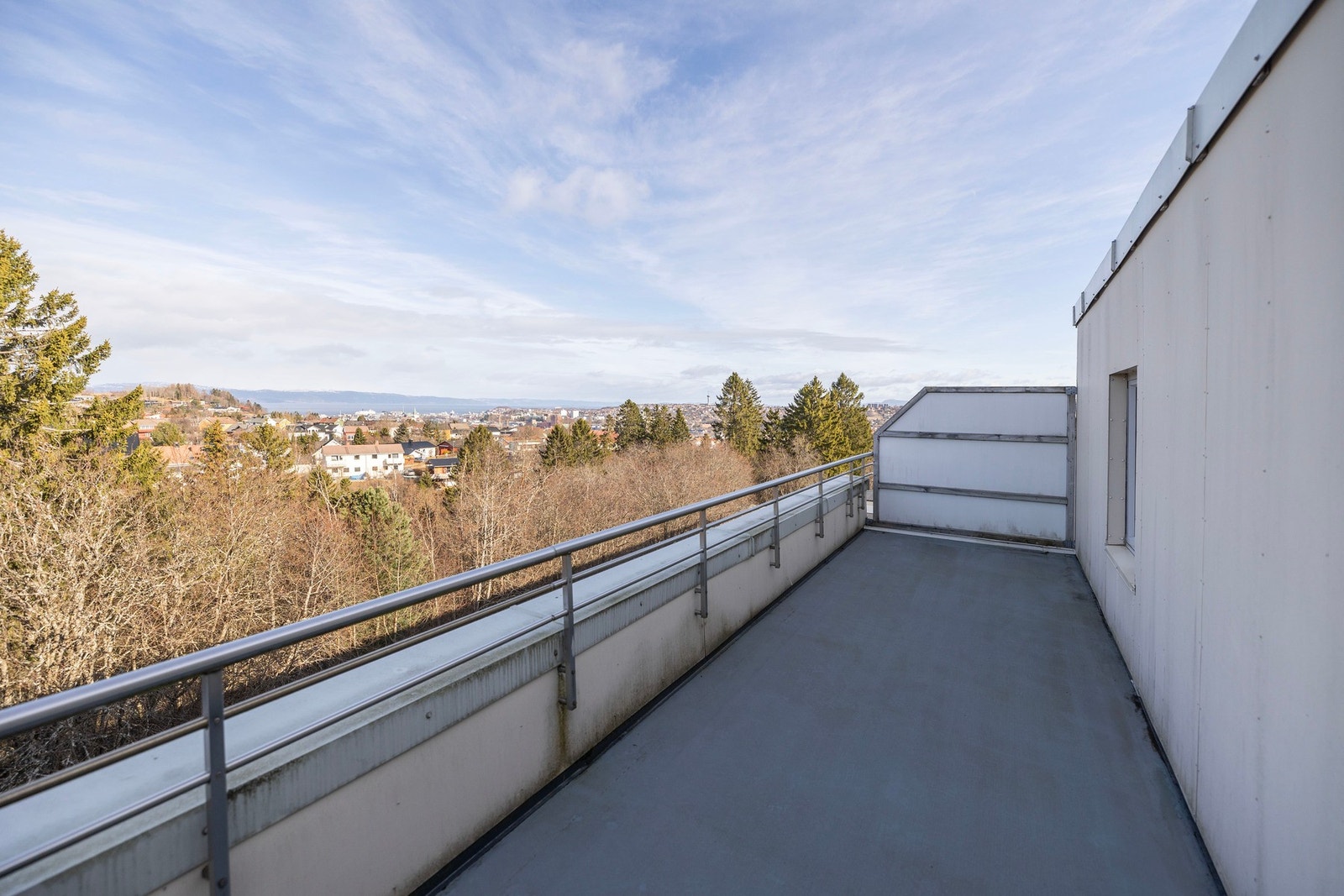 Den andre takterrassen vender mot vest og har ettermiddag/kveldsol Galleribilde
