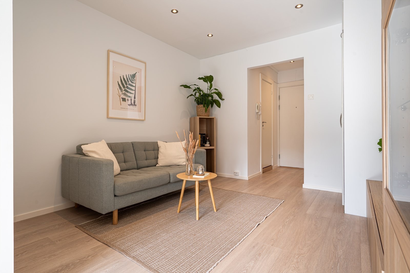 Felleskostnadene inkluderer blant annet, varmtvann, fyring, bredbånd, renter og avdrag tilknyttet sameiets gjeld, Galleribilde