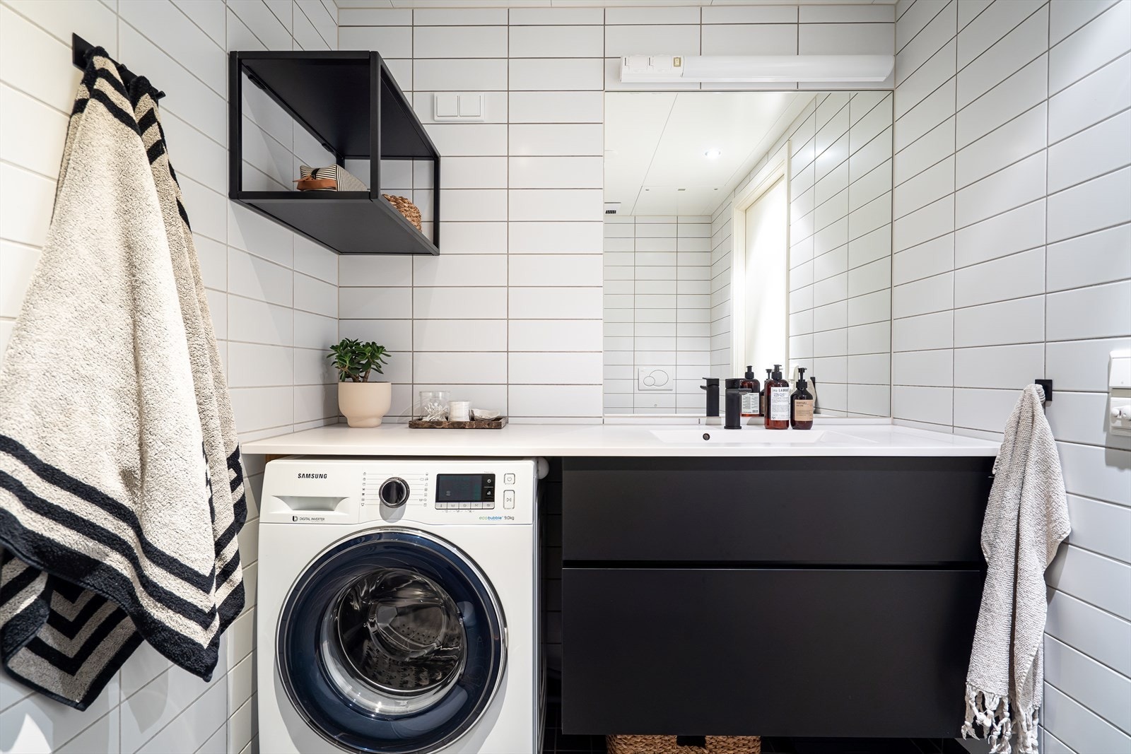 Badet ble oppgradert med ny baderomsinnredning fra Kvik, montert i 2022. Galleribilde