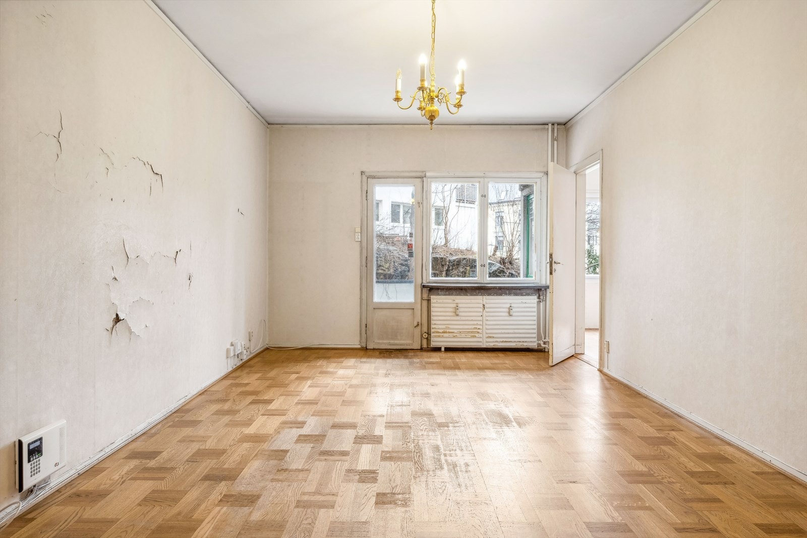 Leiligheten har omfattende oppussingsbehov med mye muligheter. Galleribilde