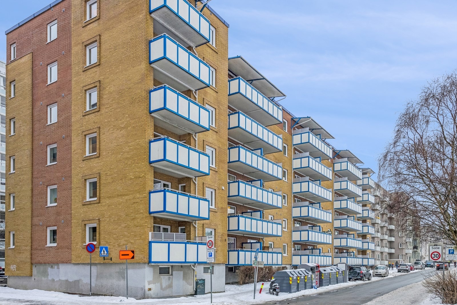 Boligblokka ligger svært sentralt til med kort vei til St. Olavs Hospital, NTNU Gløshaugen, Teknobyen, Studentersamfundet og Lerkendal stadion. Galleribilde