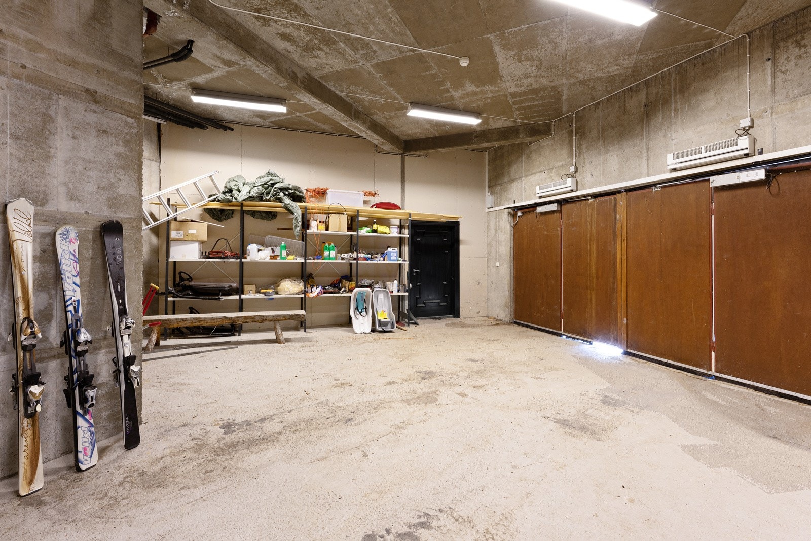 Romslig garasje med plass til 2-3 biler Galleribilde