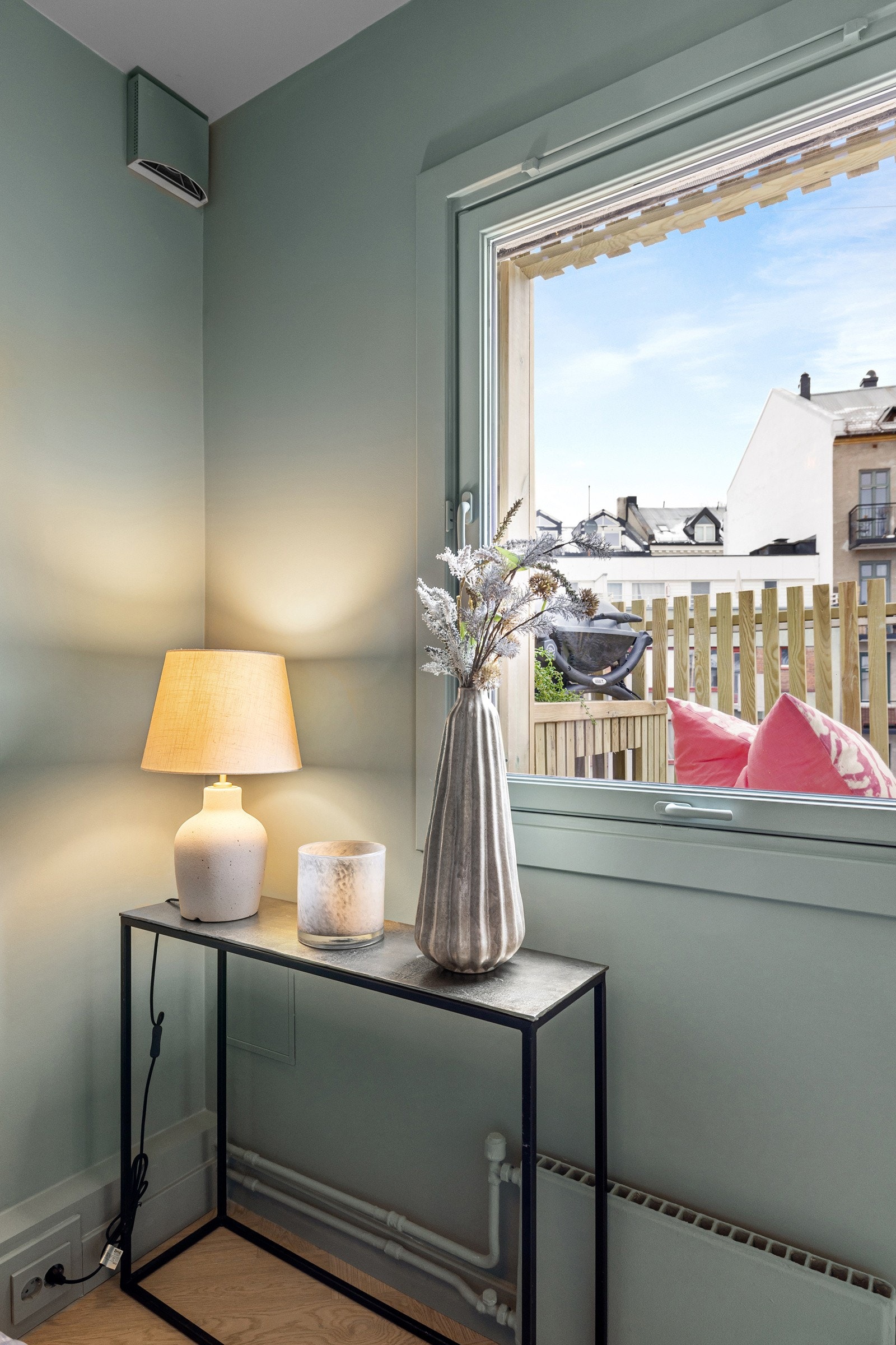 Høy og fri beliggenhet med optimale lysforhold. Galleribilde