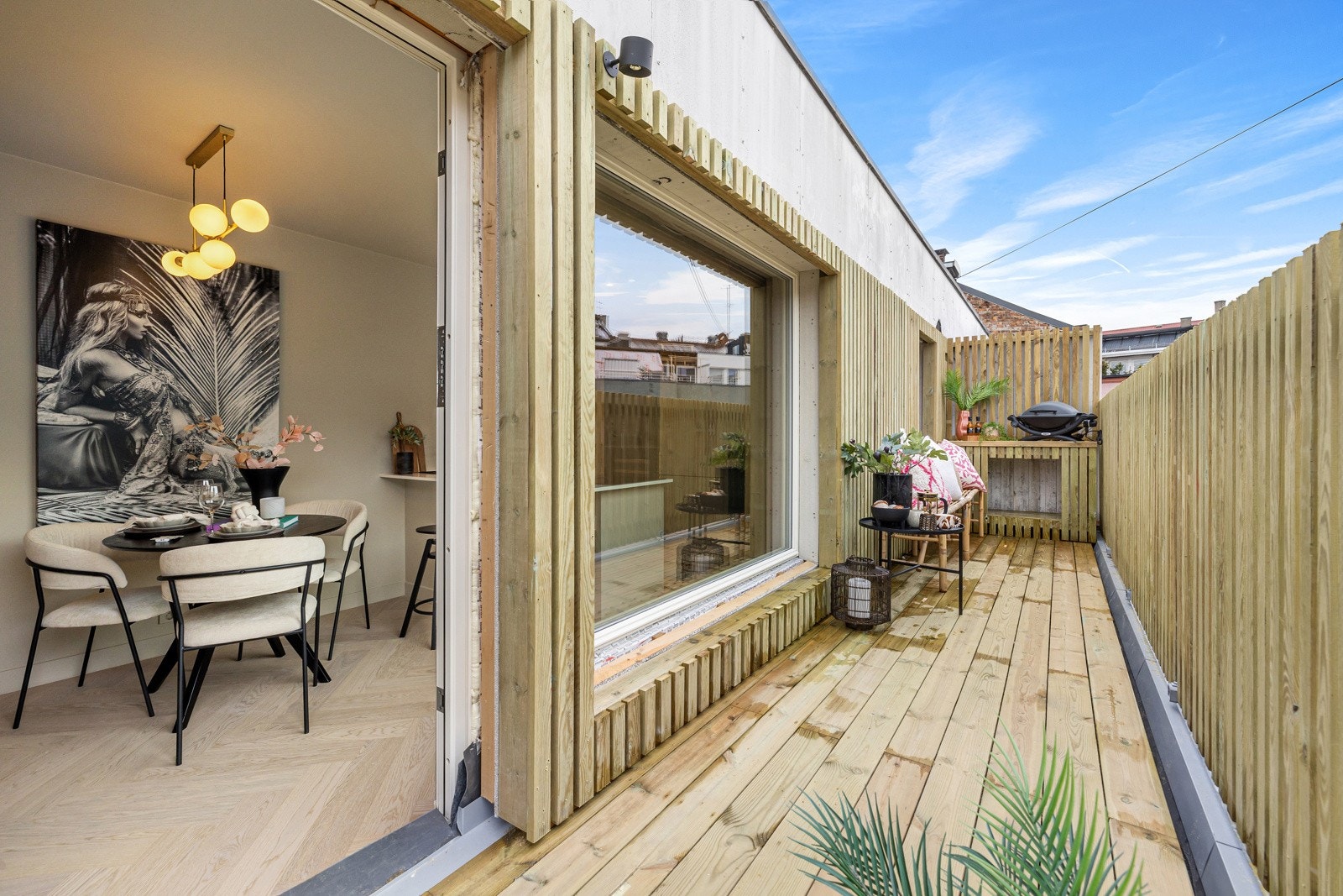 Om sommeren fungerer terrassen som en forlenget stue! Galleribilde