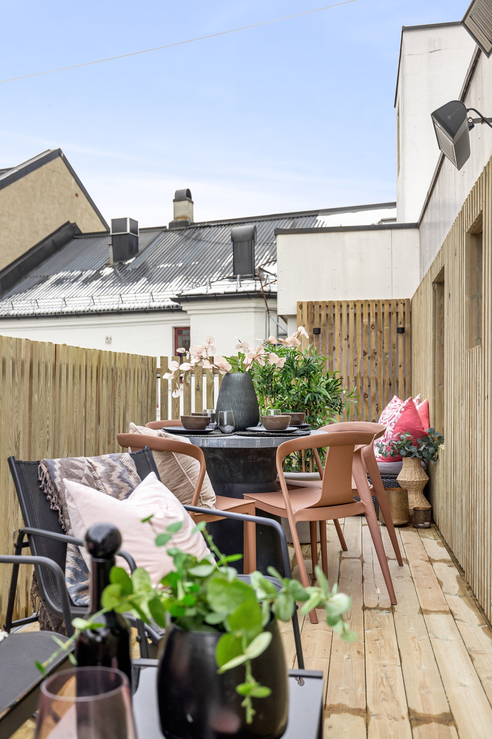 Terrassen er pusset opp i 2024 med ny membran og nytt terrassedekke. Galleribilde