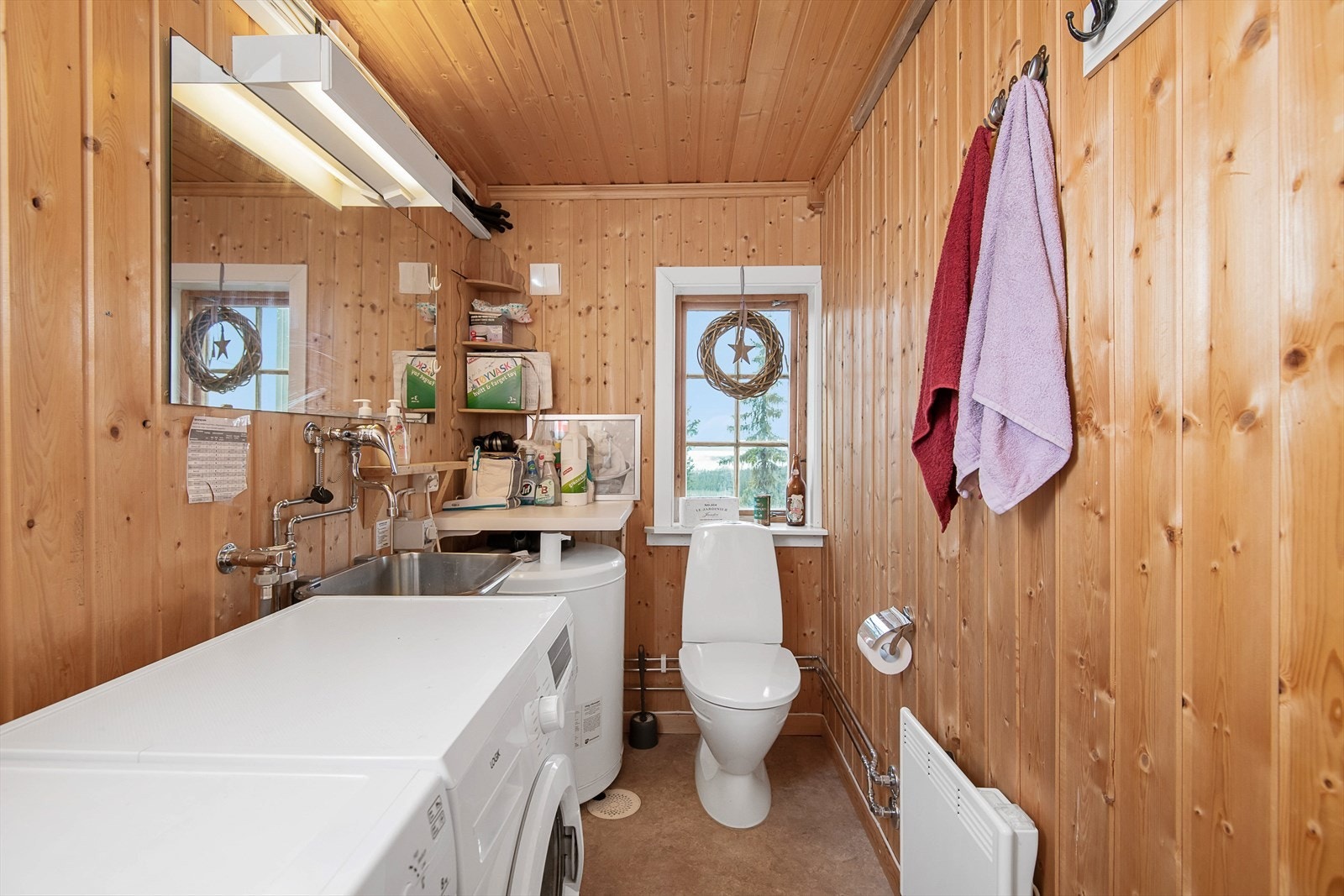 Vaskerom/ekstra WC. Her er det også opplegg for vaskemaskin og plass til tørketrommel. Galleribilde