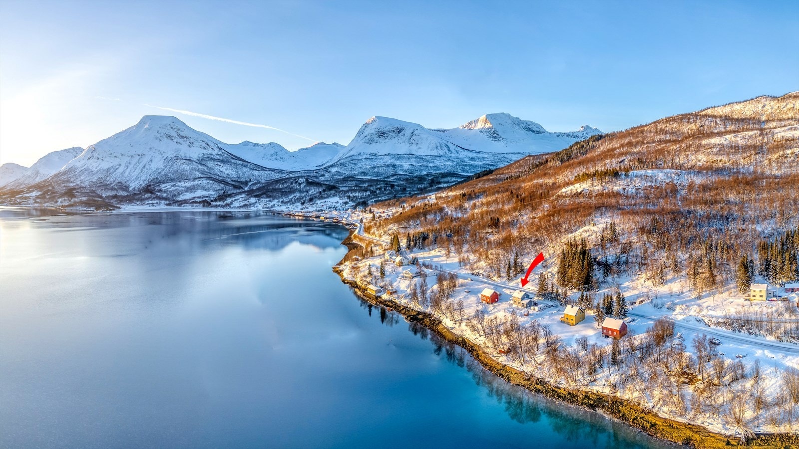 Eiendommen er beliggende i et spredt boligområde i Foldvik Galleribilde